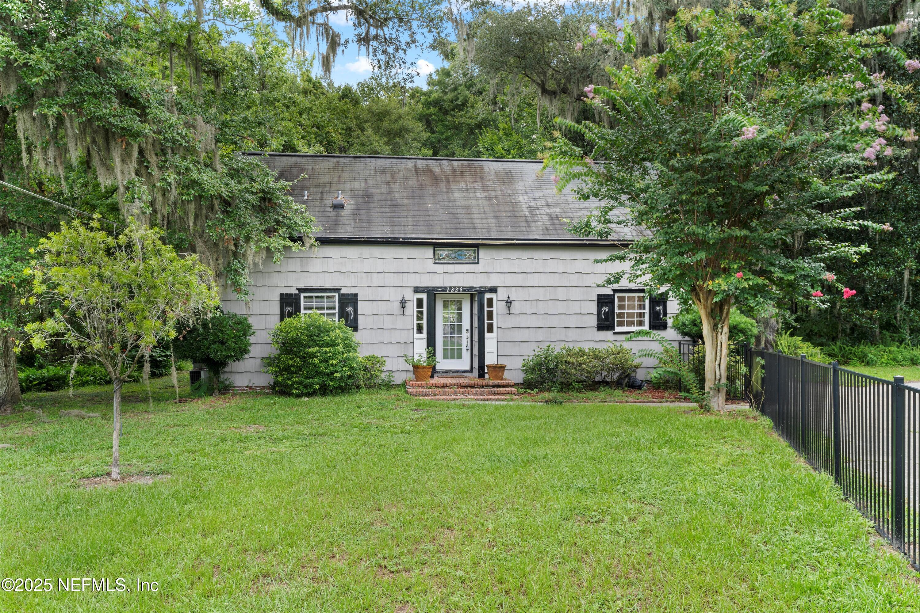 2226 LAUREL GROVE Lane