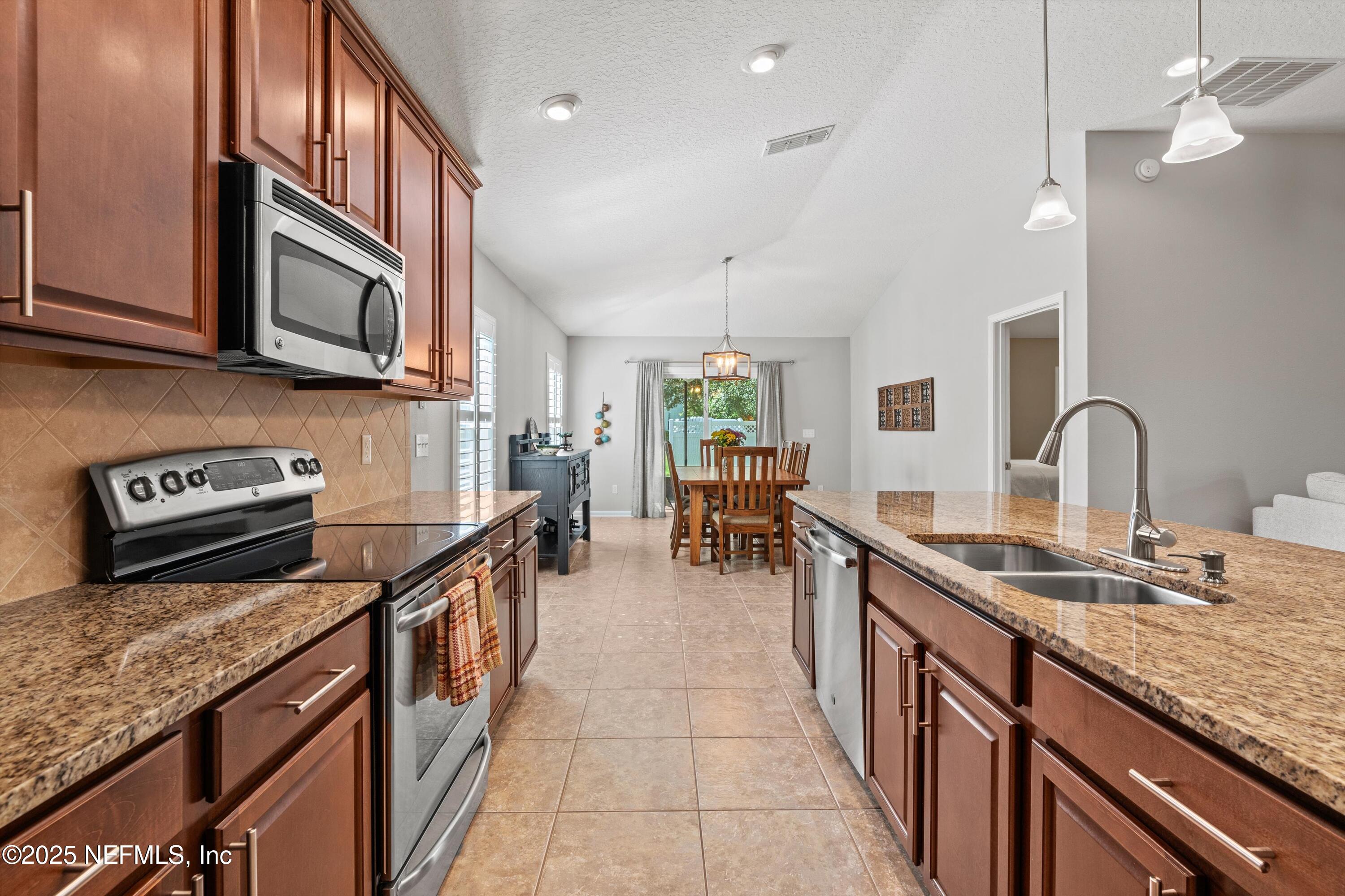 117 RIVER DEE Drive, St. Johns