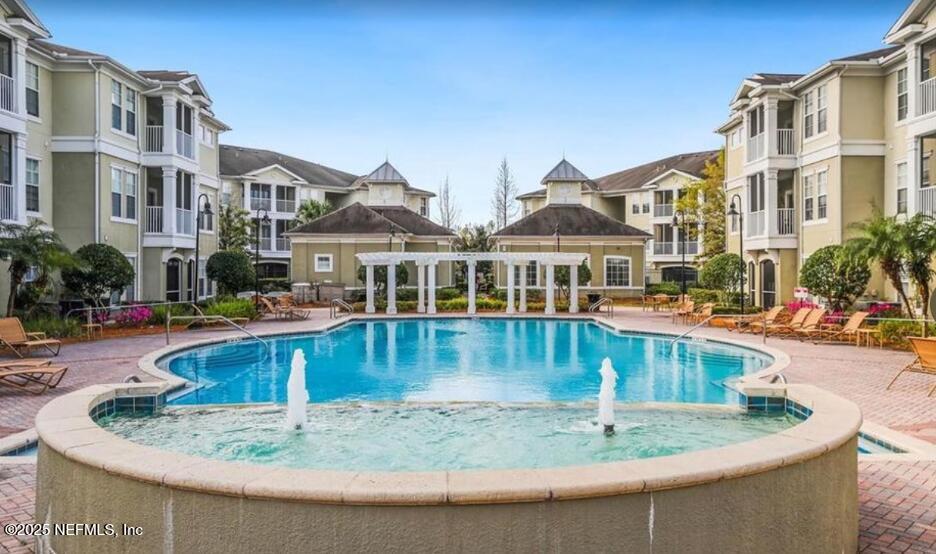 8290 GATE Parkway W, 115