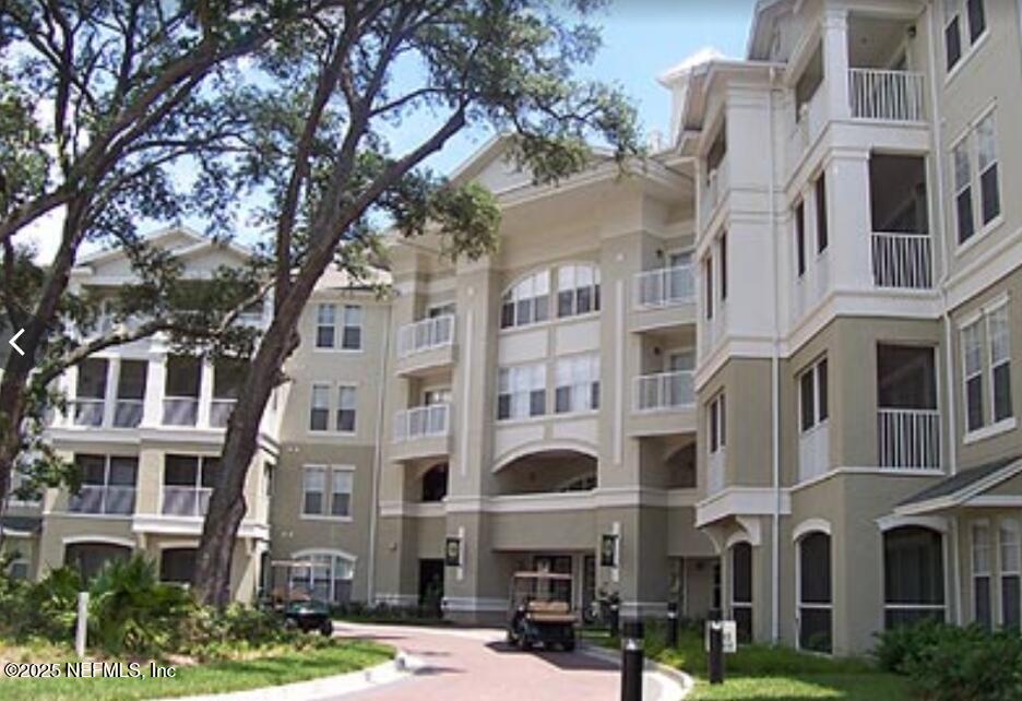 8290 GATE Parkway W, 115