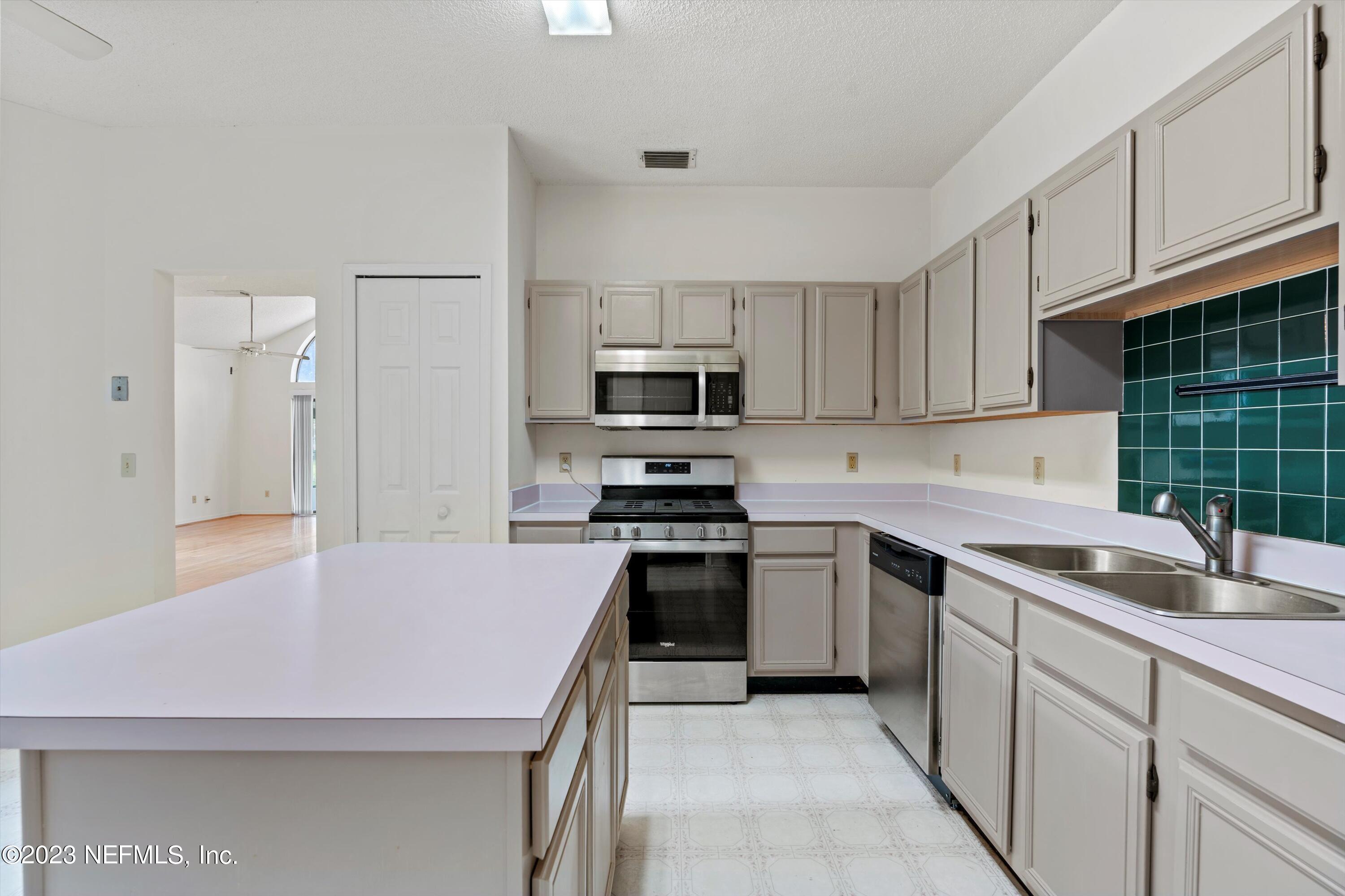 10538 BROOMSEDGE Court