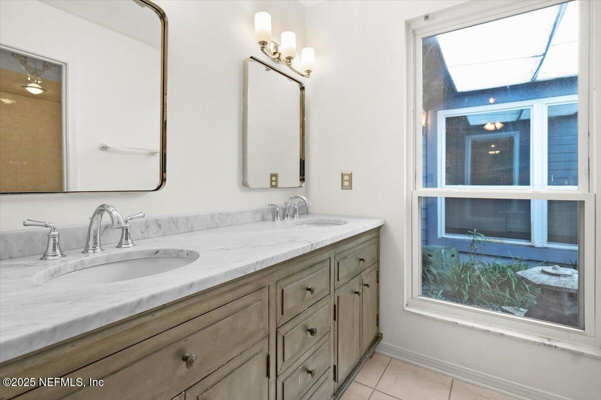 2649 L'ATRIUM Circle S