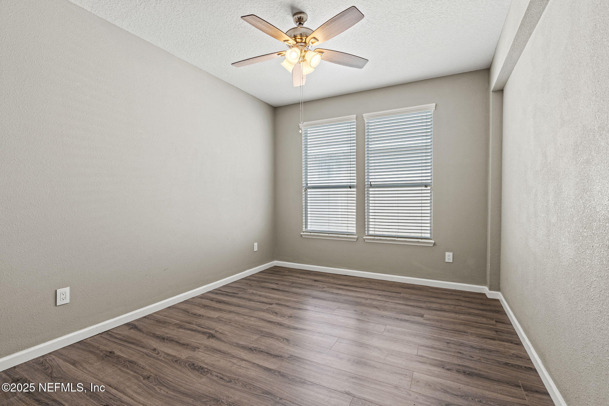 15901 LEXINGTON PARK Boulevard