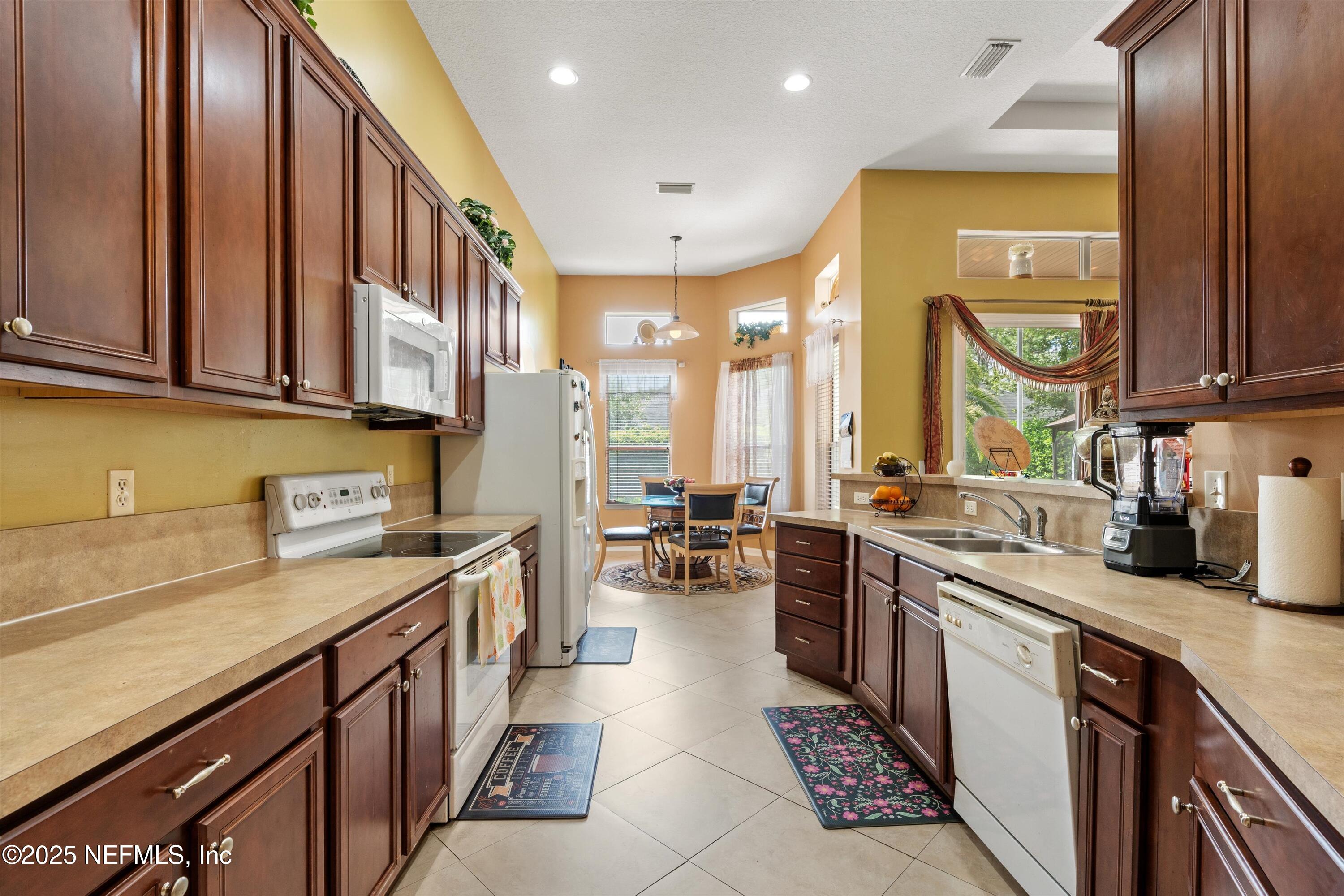1016 GREEN PINE Circle