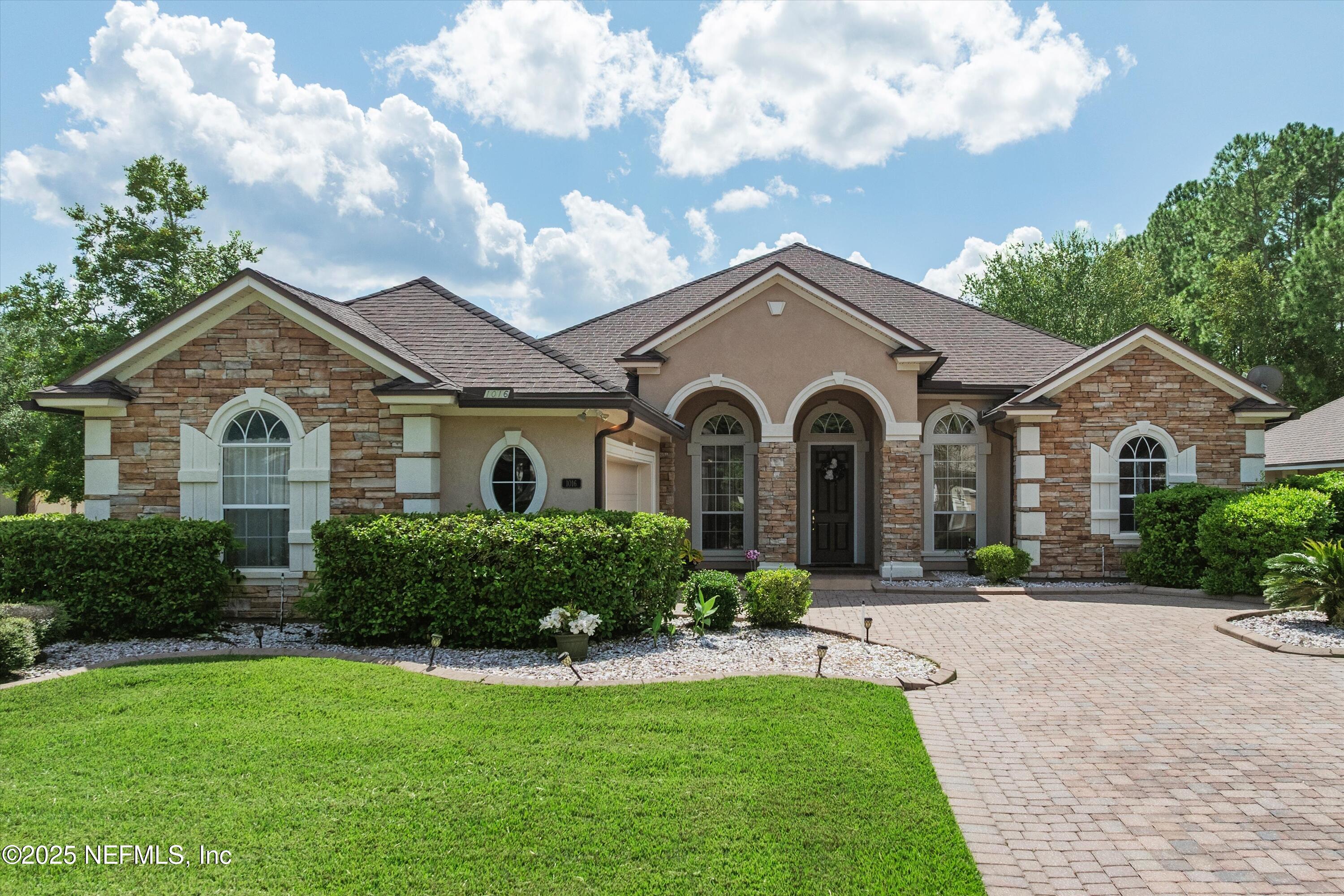 1016 GREEN PINE Circle