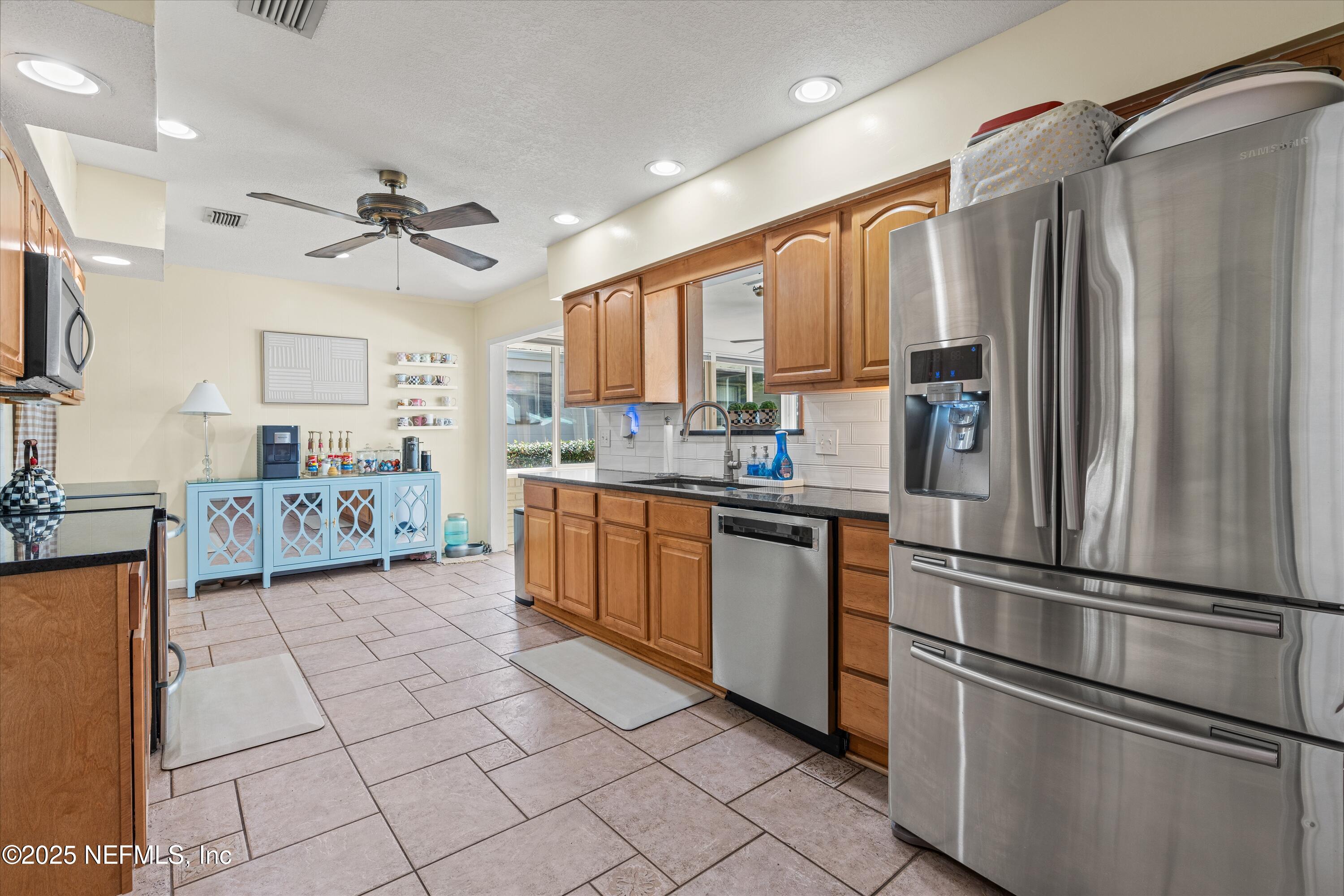 1620 MT VERNON Drive