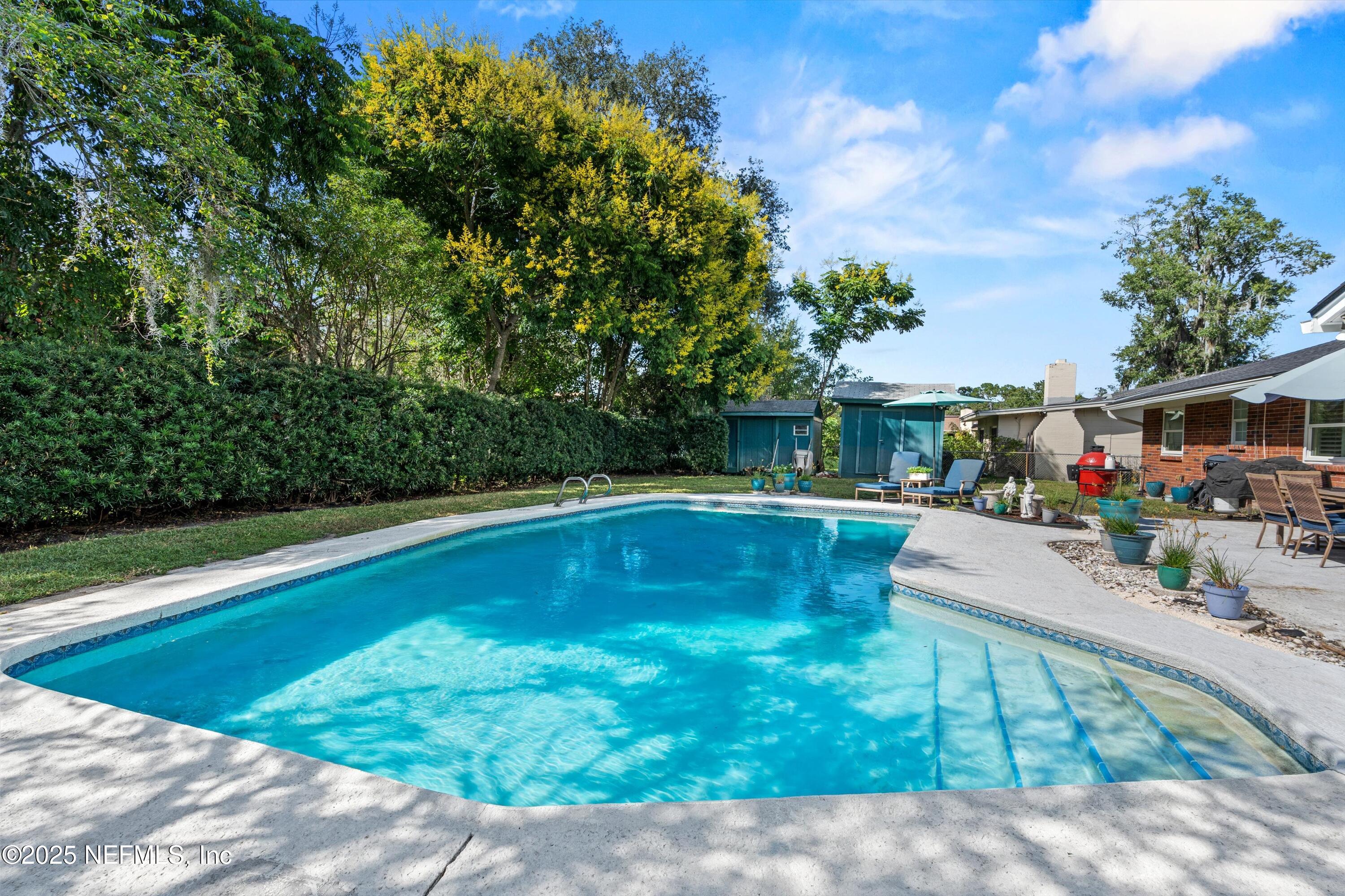 1620 MT VERNON Drive
