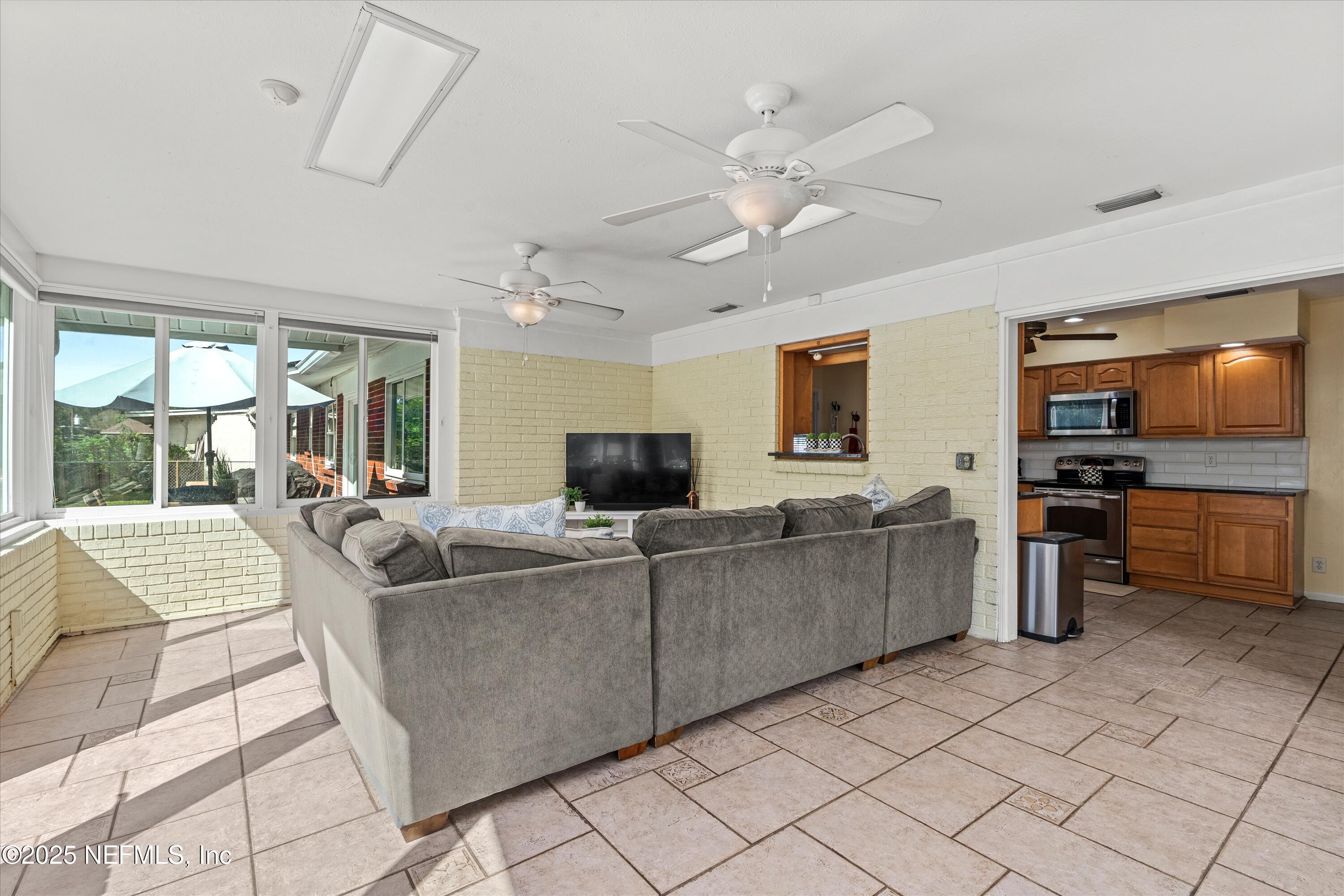 1620 MT VERNON Drive