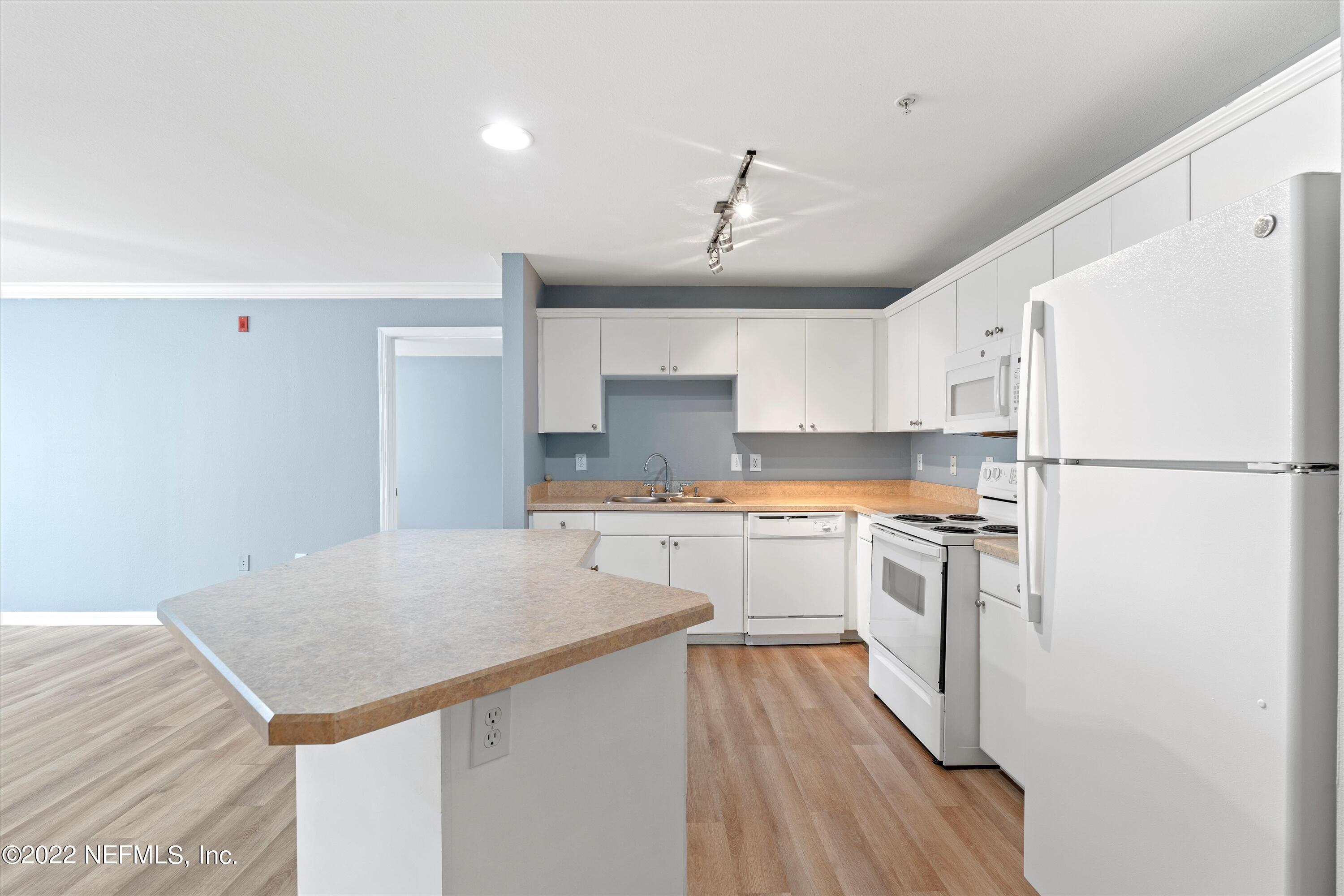 3591 KERNAN Boulevard, 621