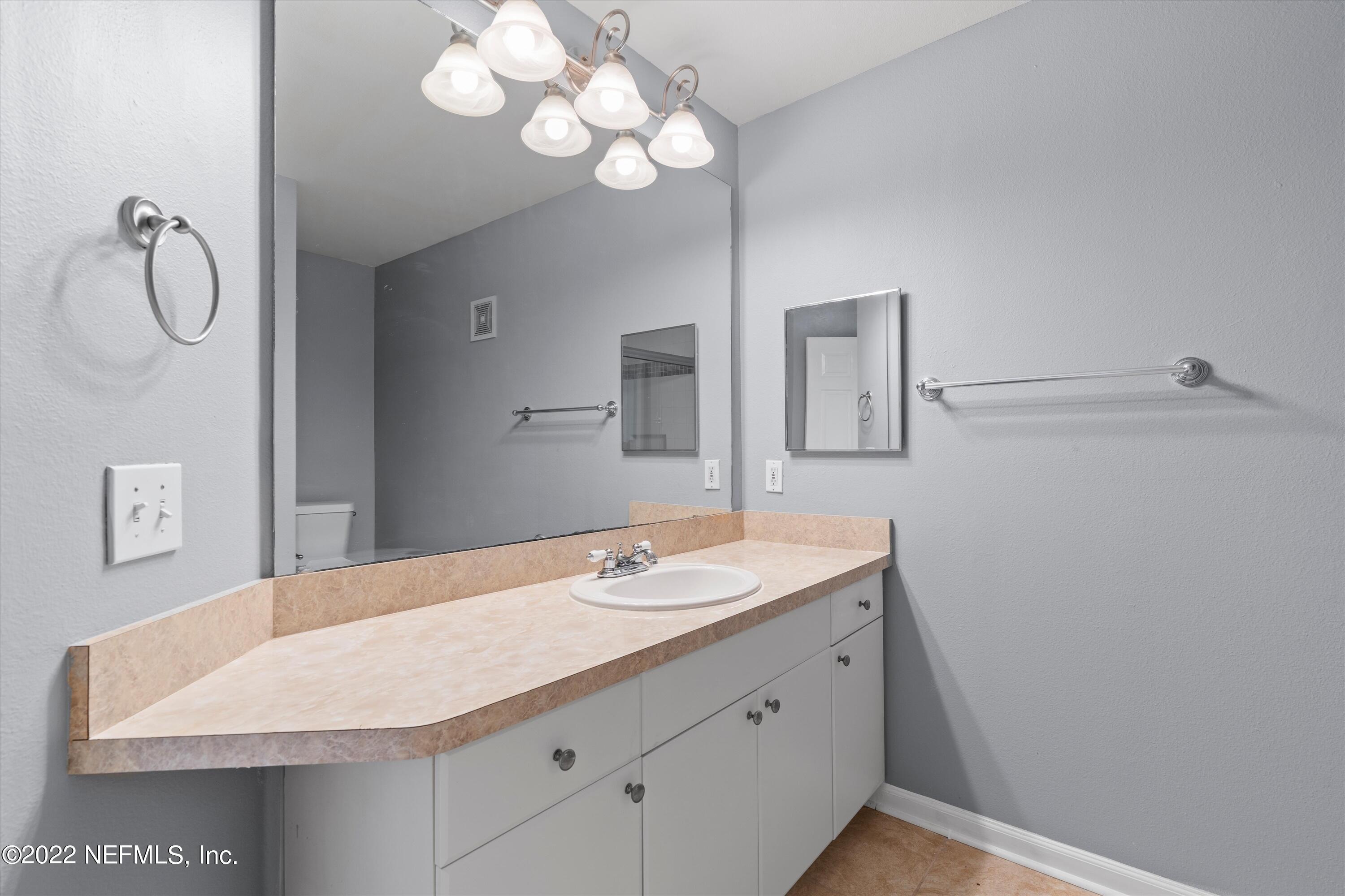 3591 KERNAN Boulevard, 621