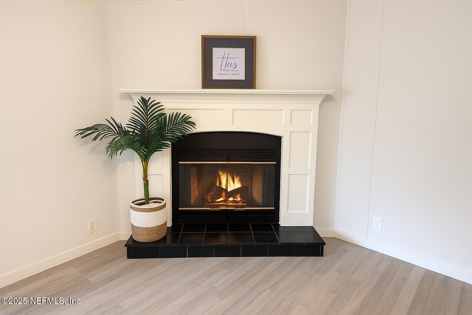 1677 E BROWNLEE Street