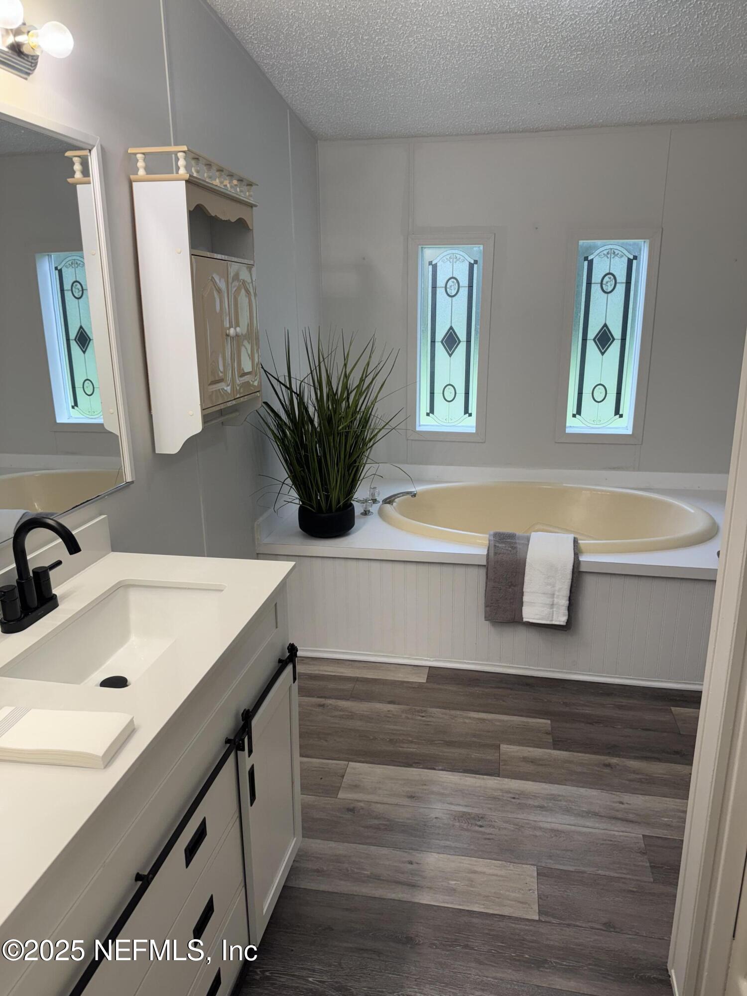 1677 E BROWNLEE Street