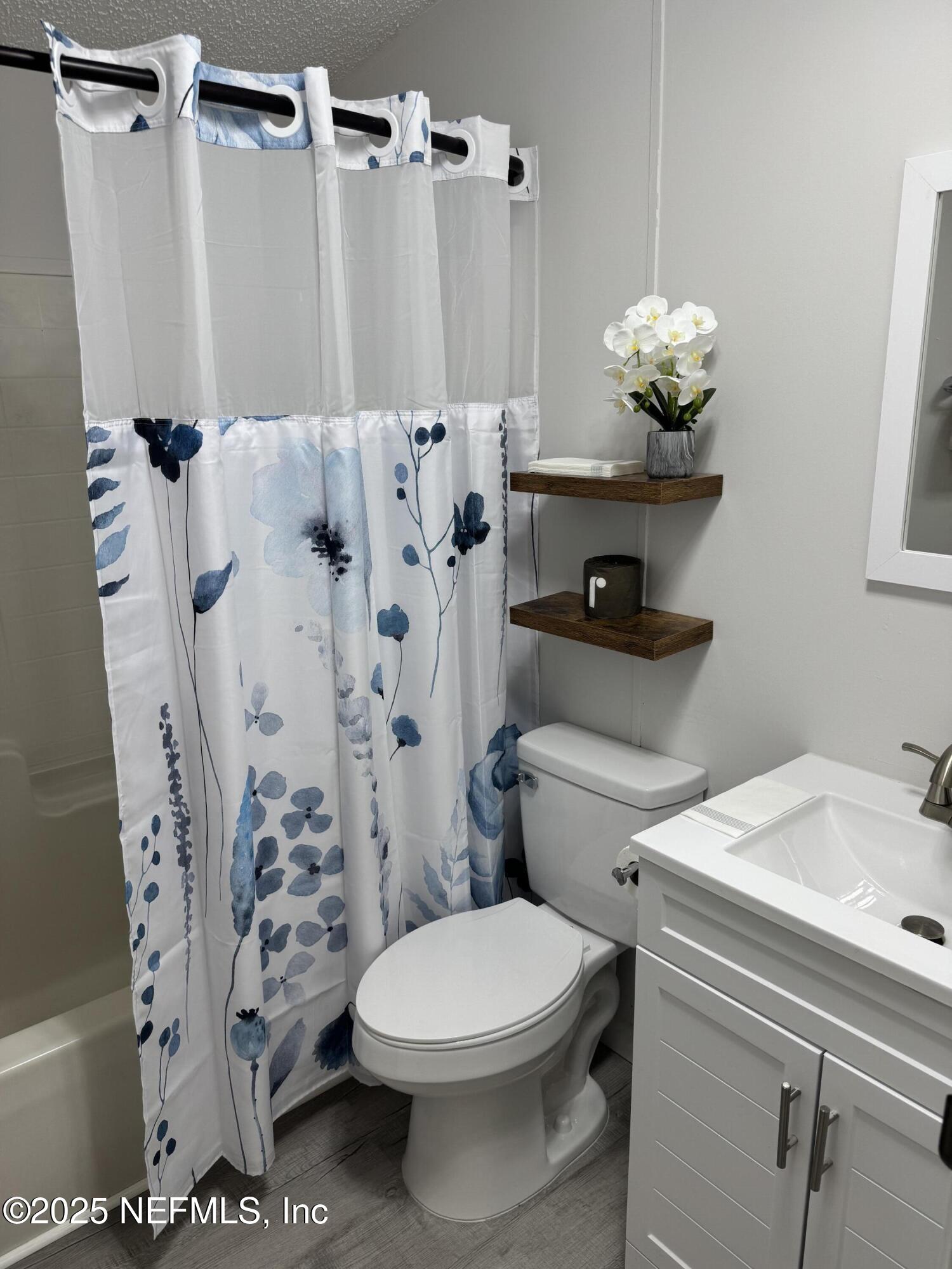 1677 E BROWNLEE Street