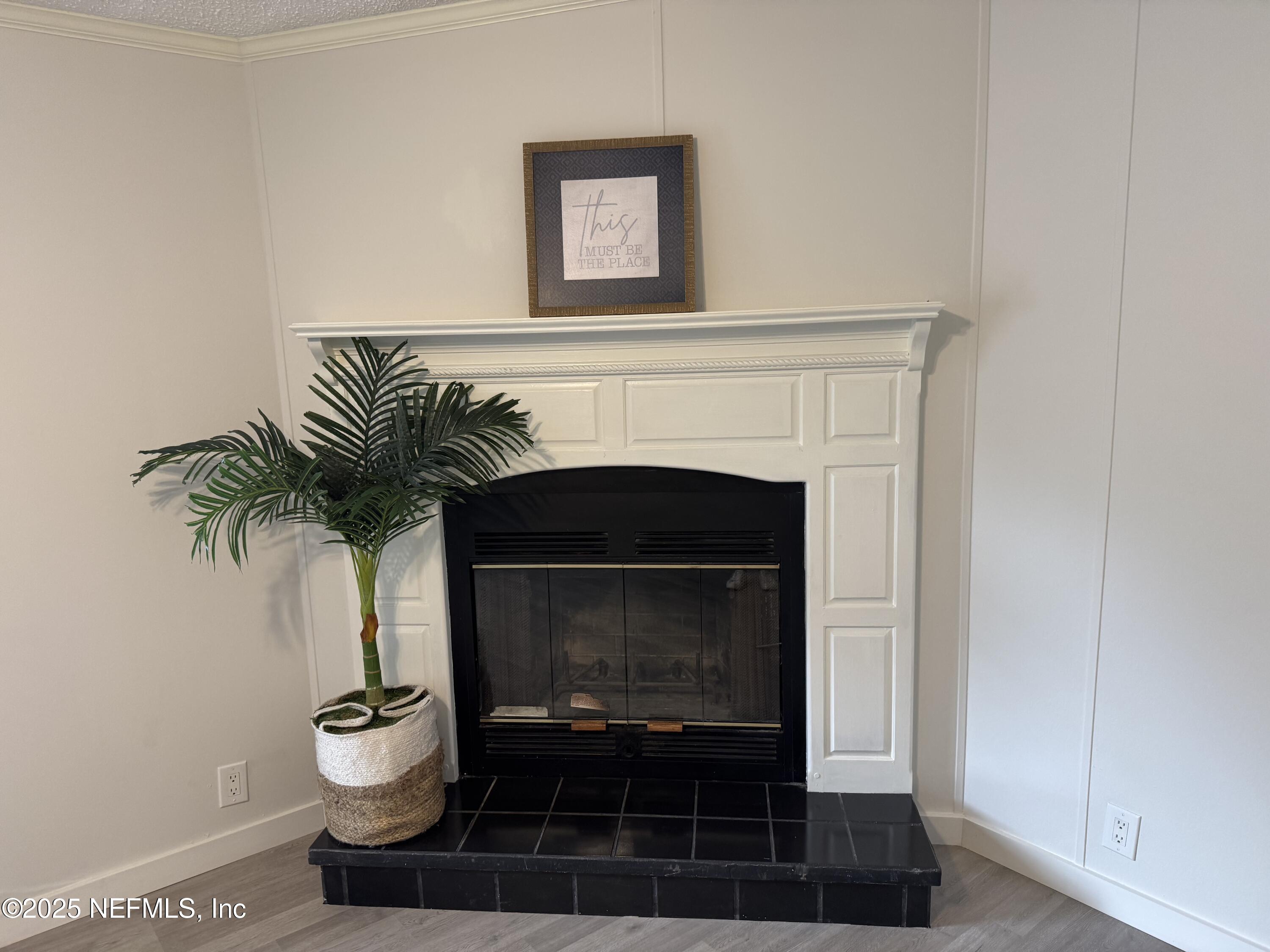 1677 E BROWNLEE Street