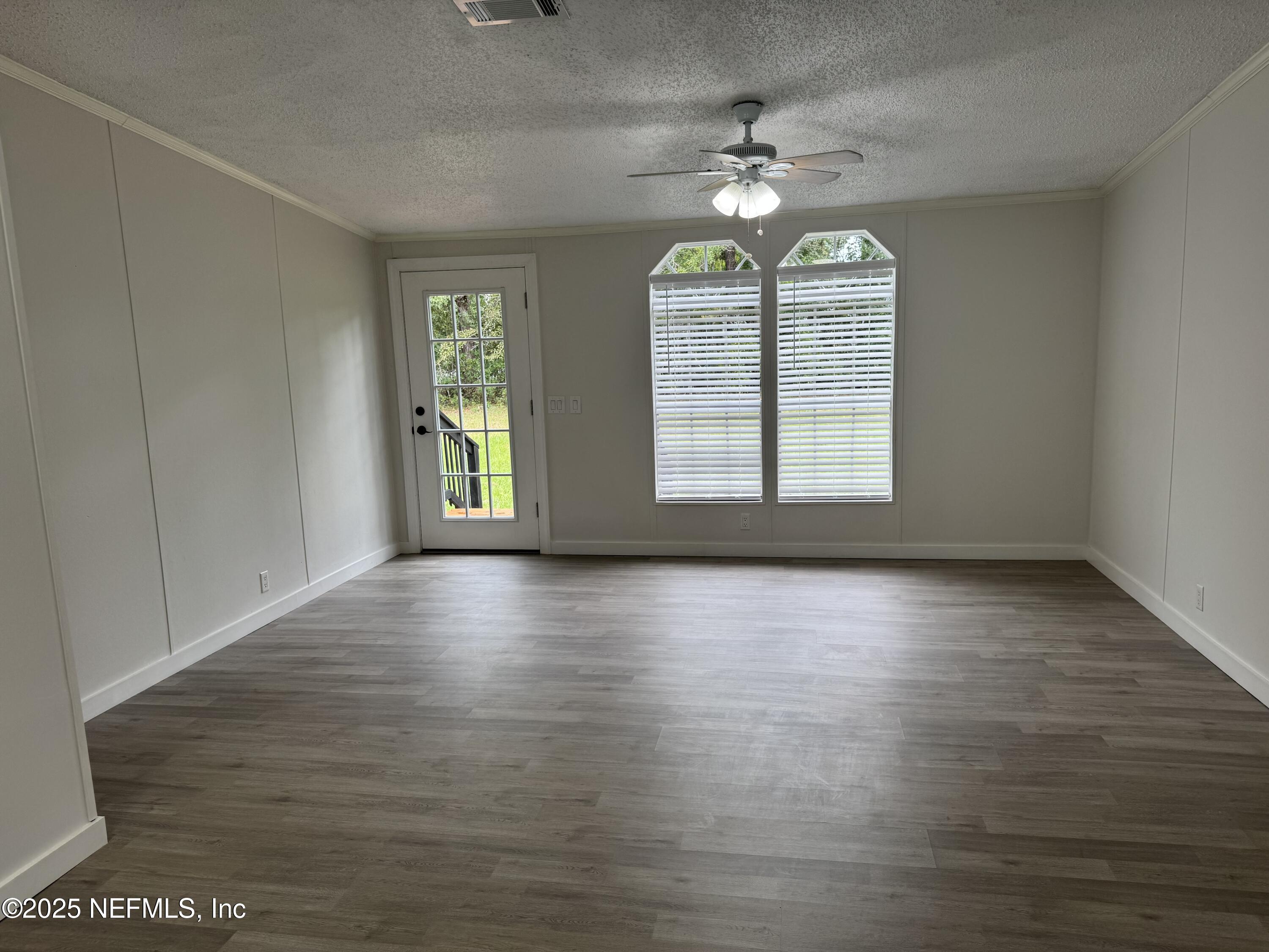 1677 E BROWNLEE Street