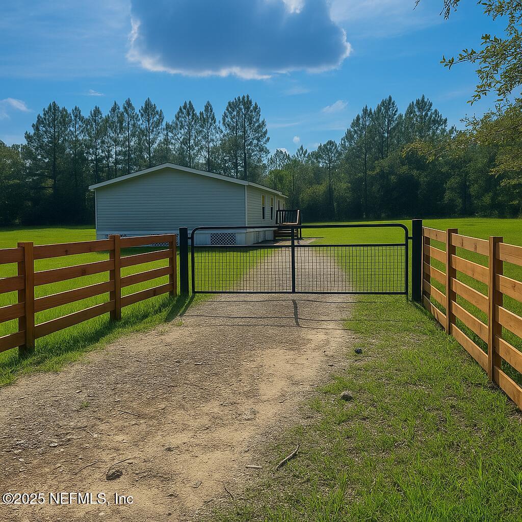 1677 E BROWNLEE Street