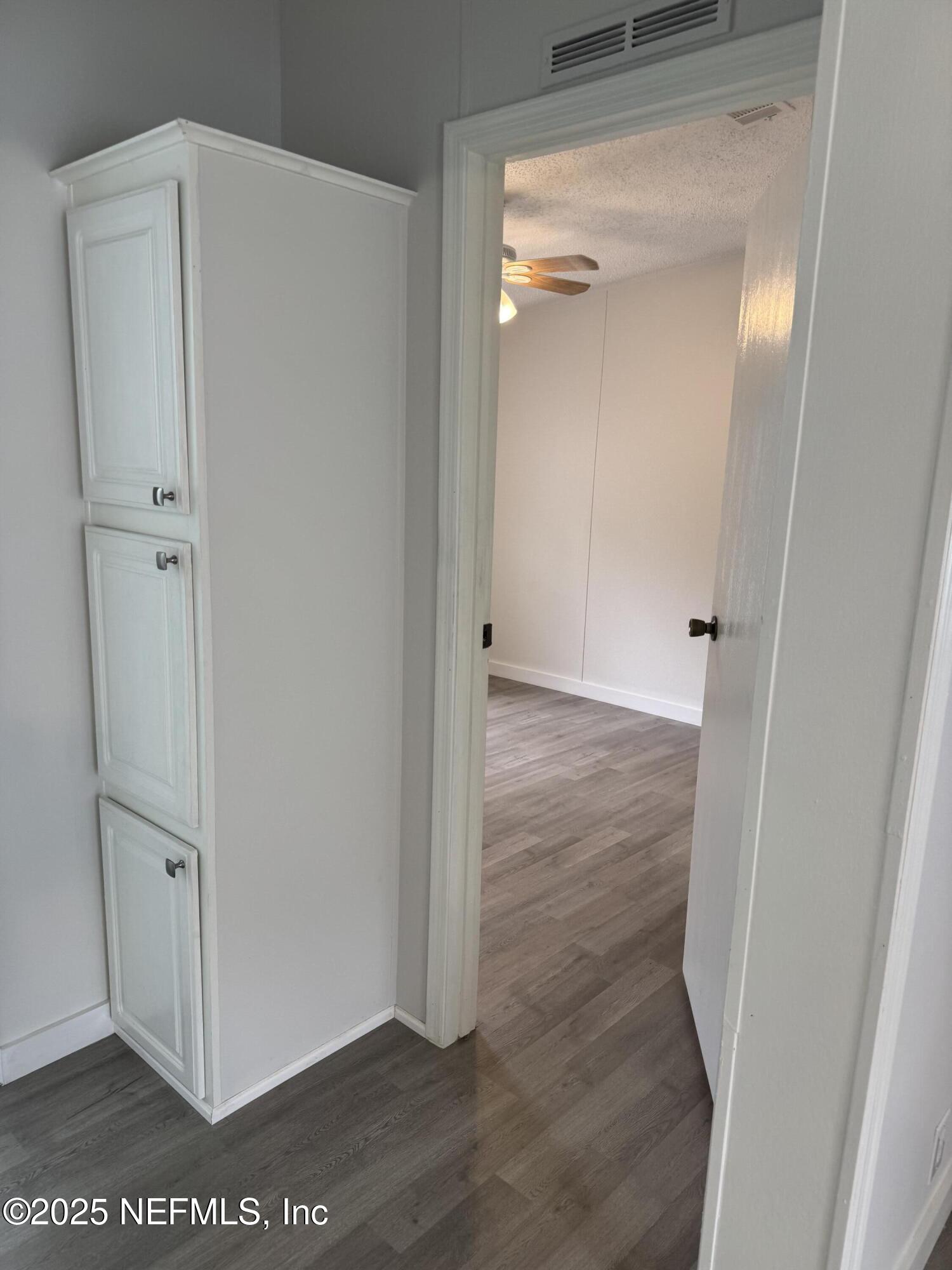 1677 E BROWNLEE Street