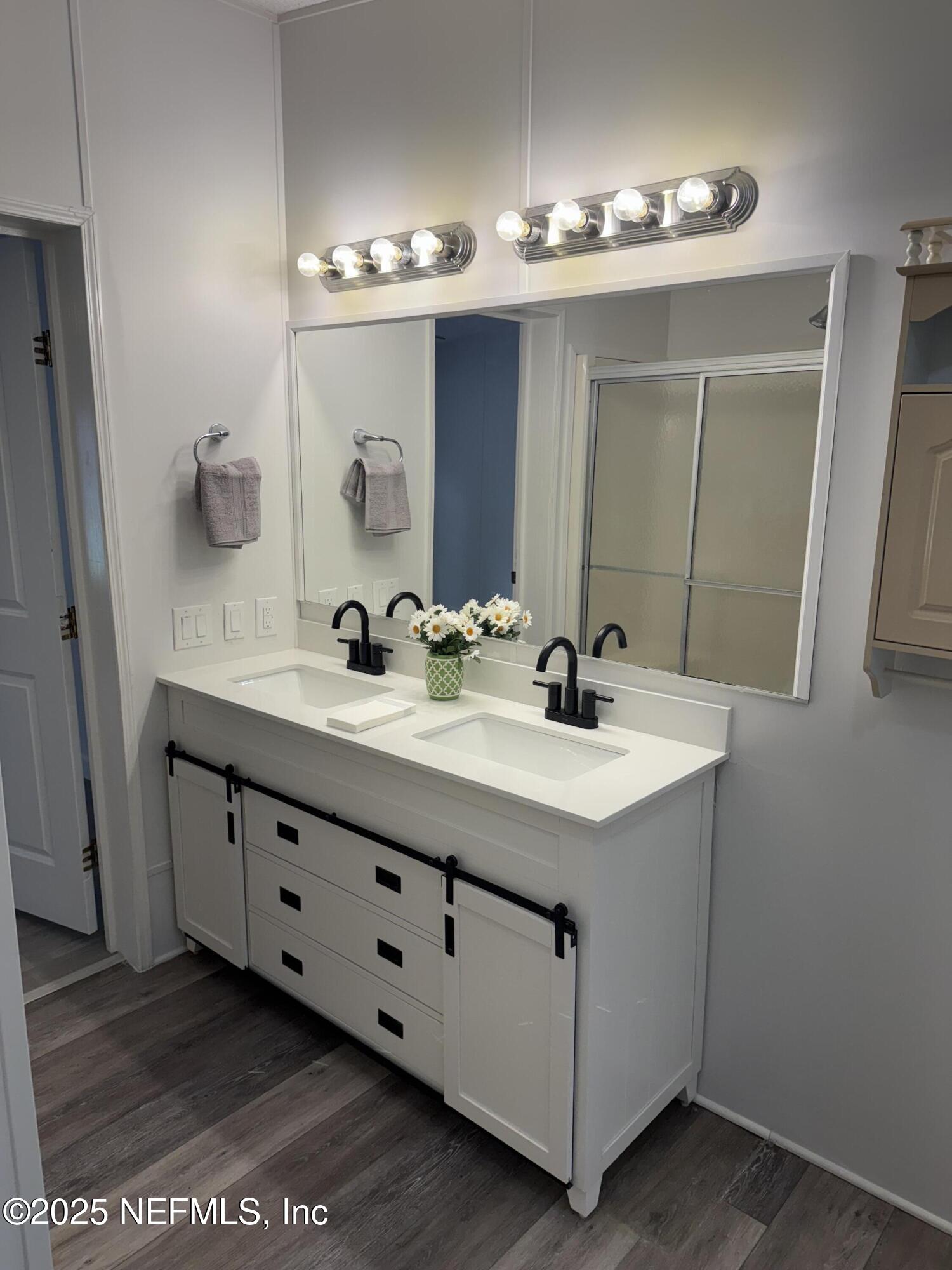 1677 E BROWNLEE Street