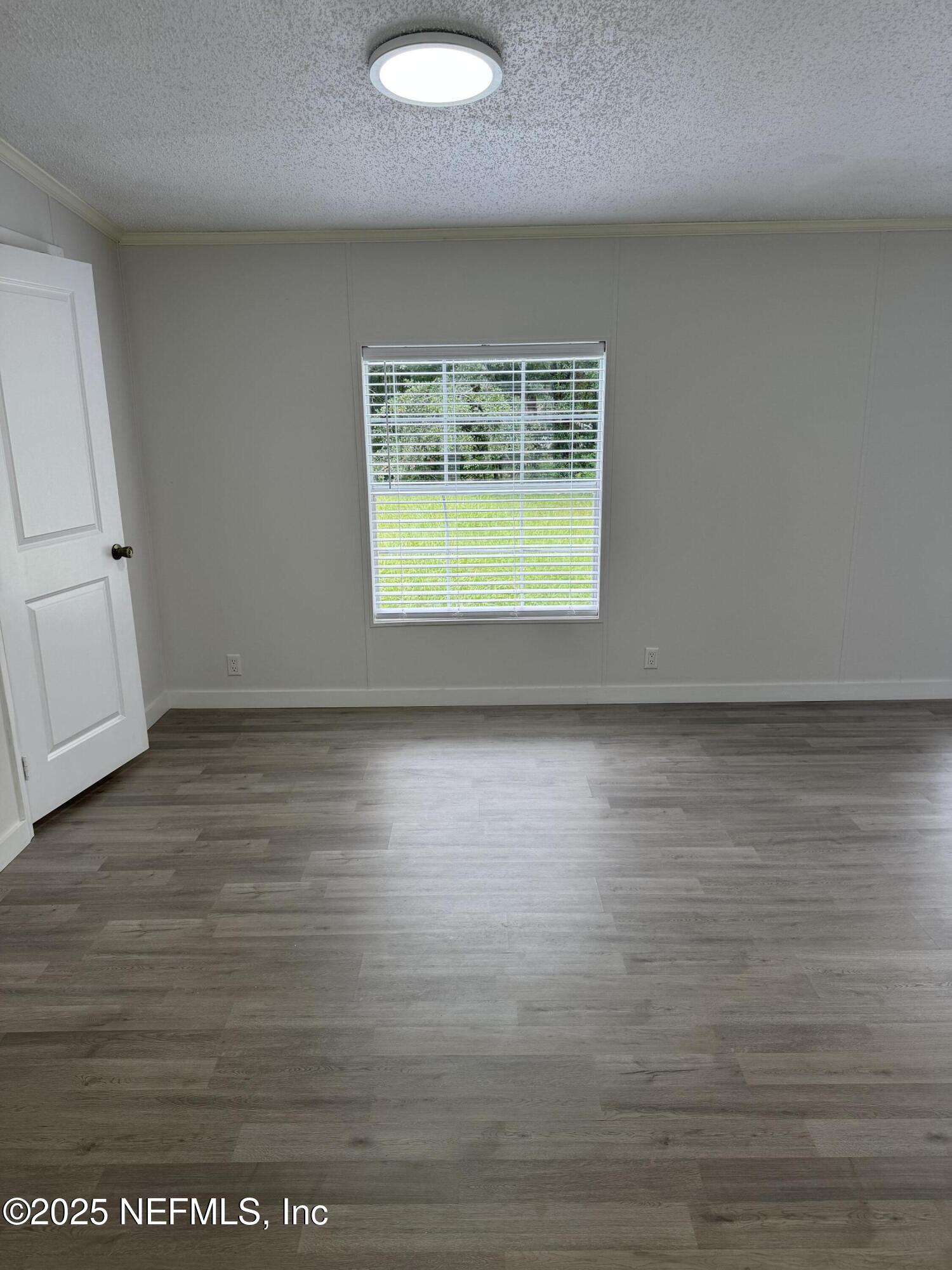 1677 E BROWNLEE Street