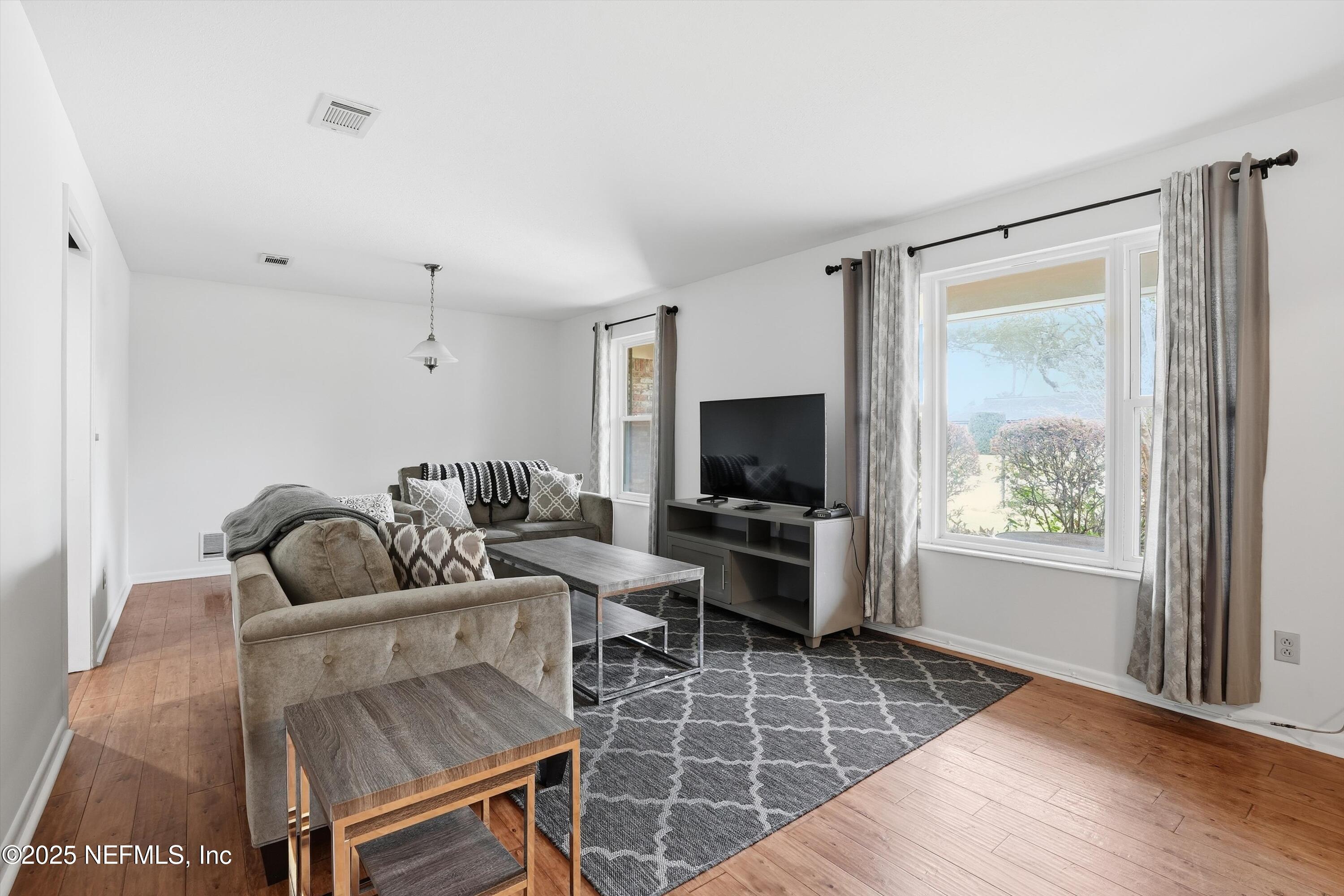 8648 LINCOLNSHIRE Road W