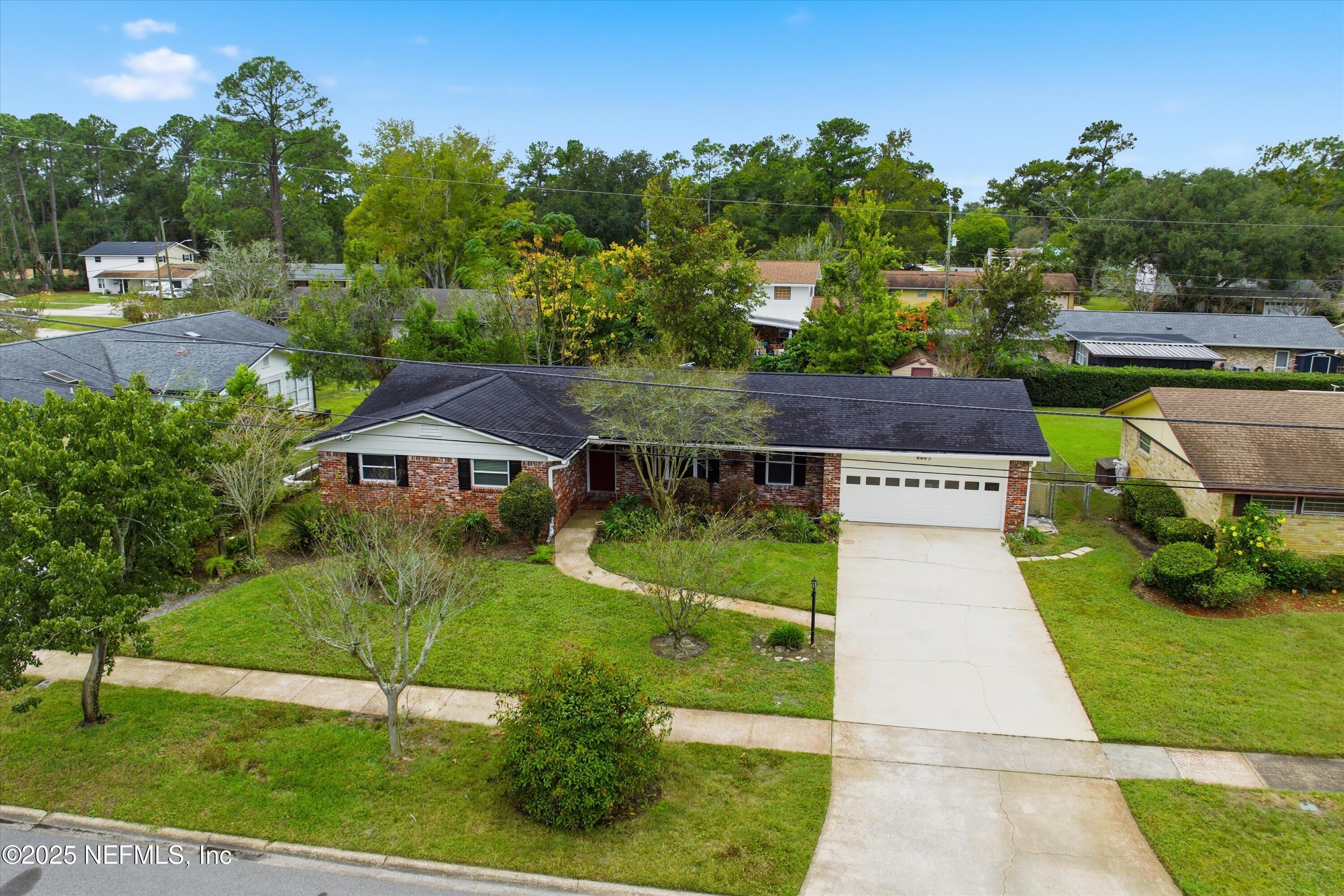 8648 LINCOLNSHIRE Road W