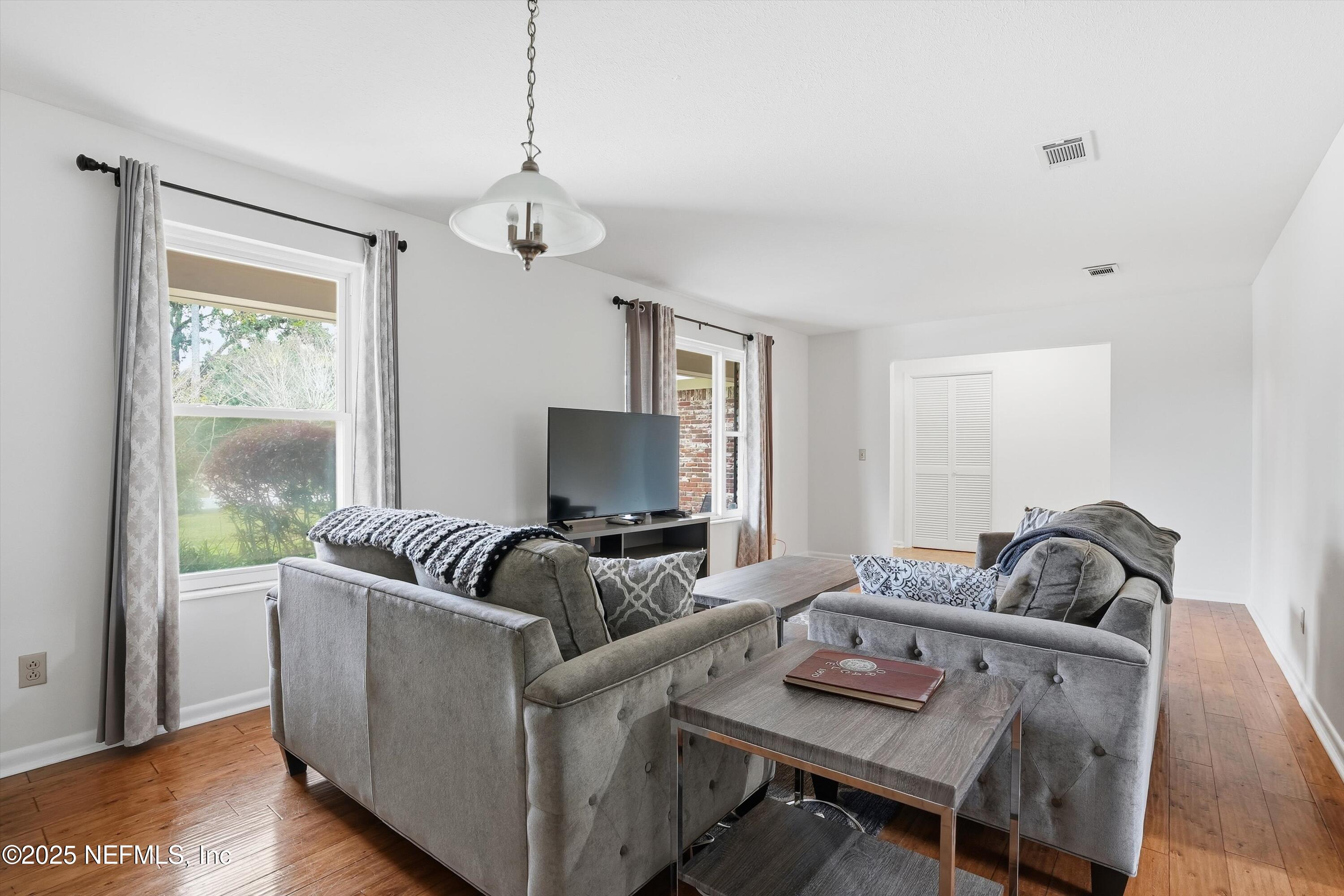 8648 LINCOLNSHIRE Road W