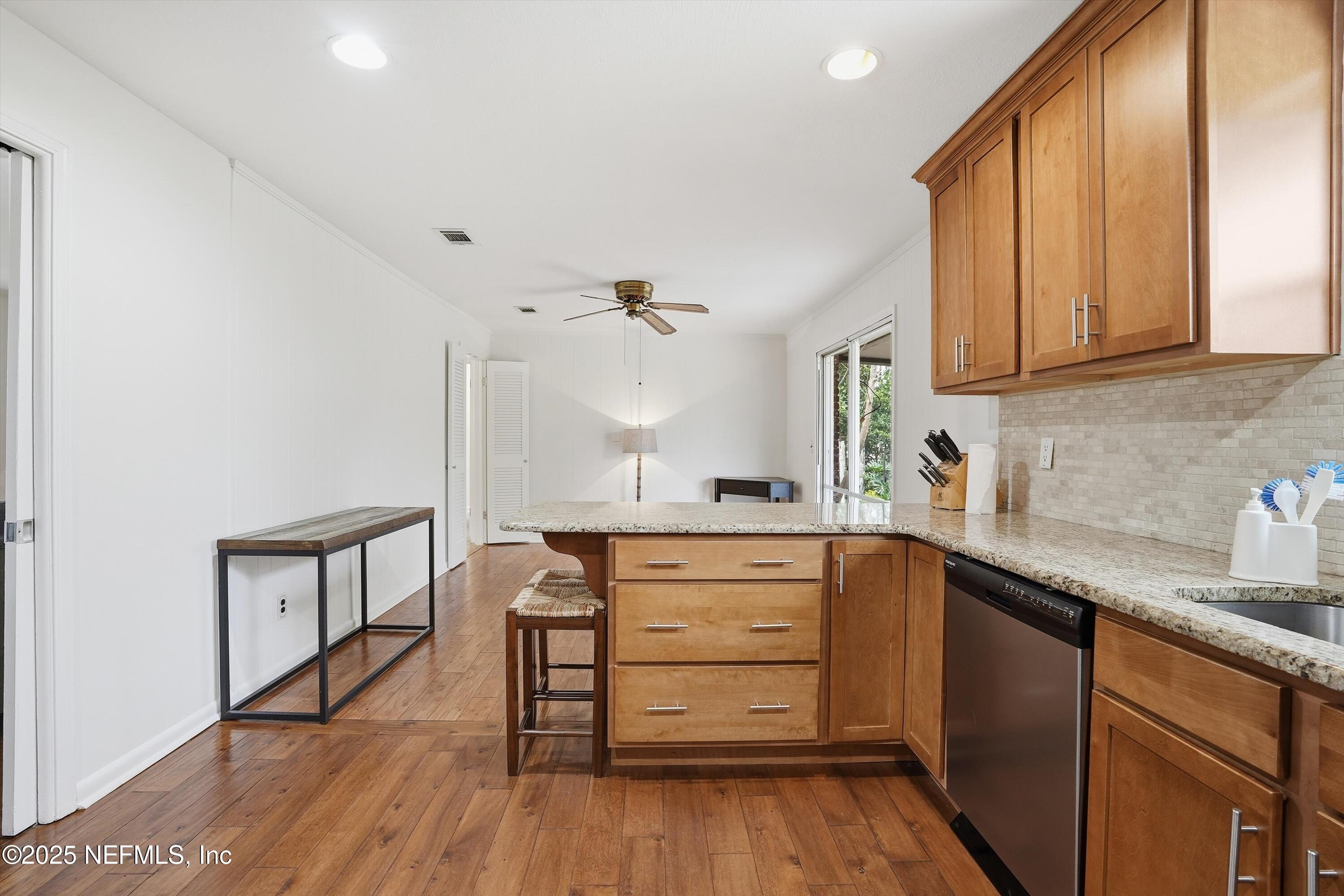 8648 LINCOLNSHIRE Road W