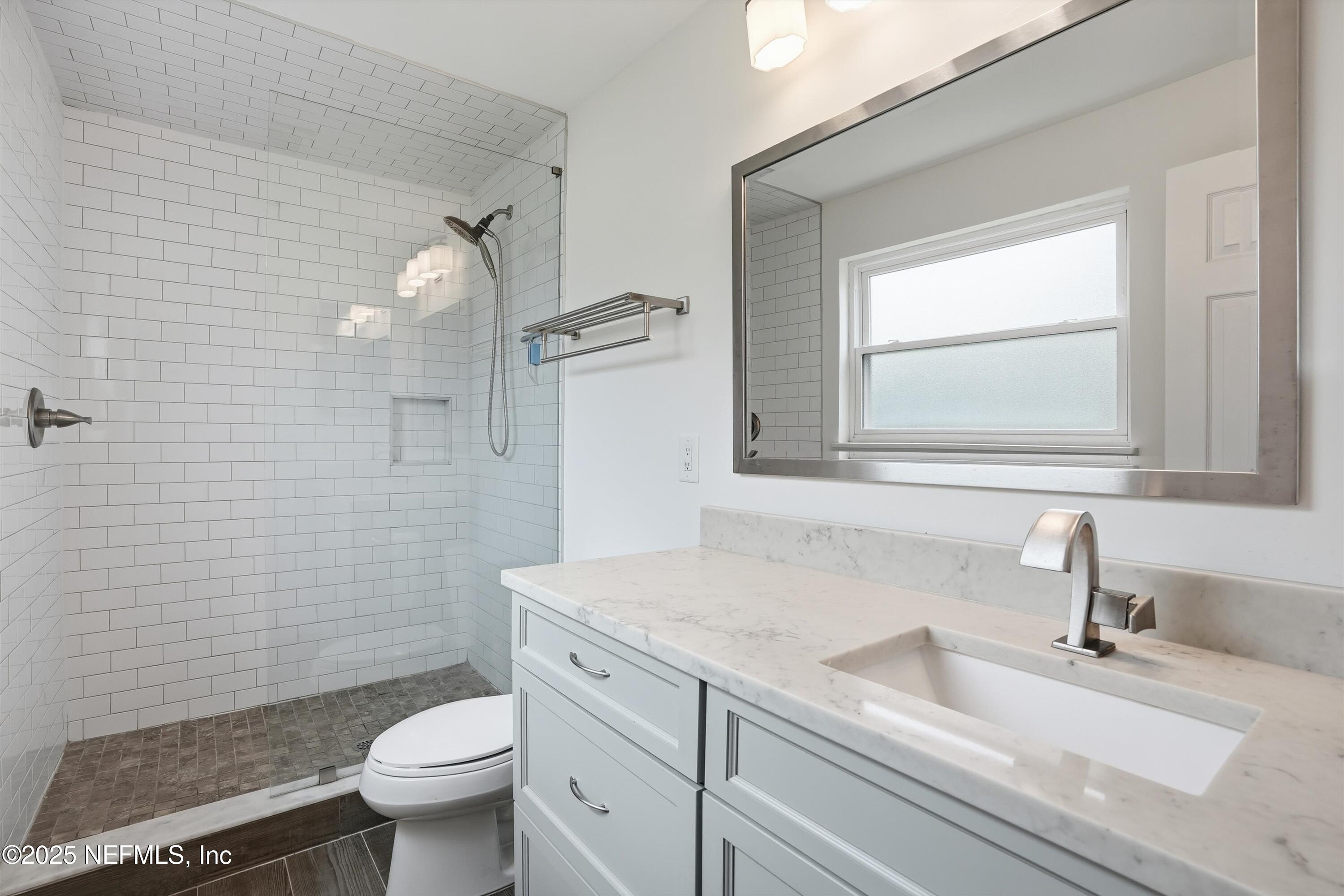 8648 LINCOLNSHIRE Road W