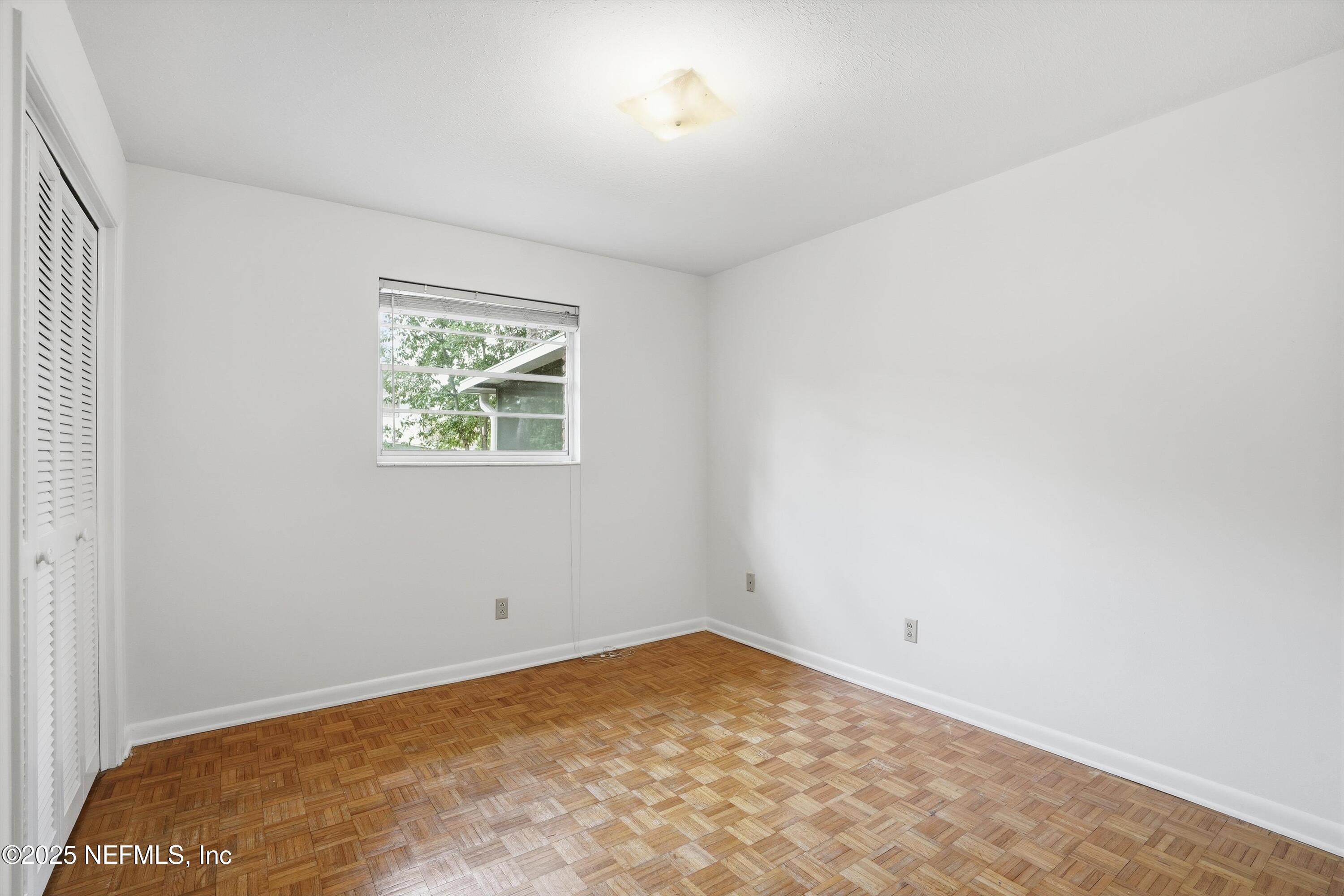 8648 LINCOLNSHIRE Road W