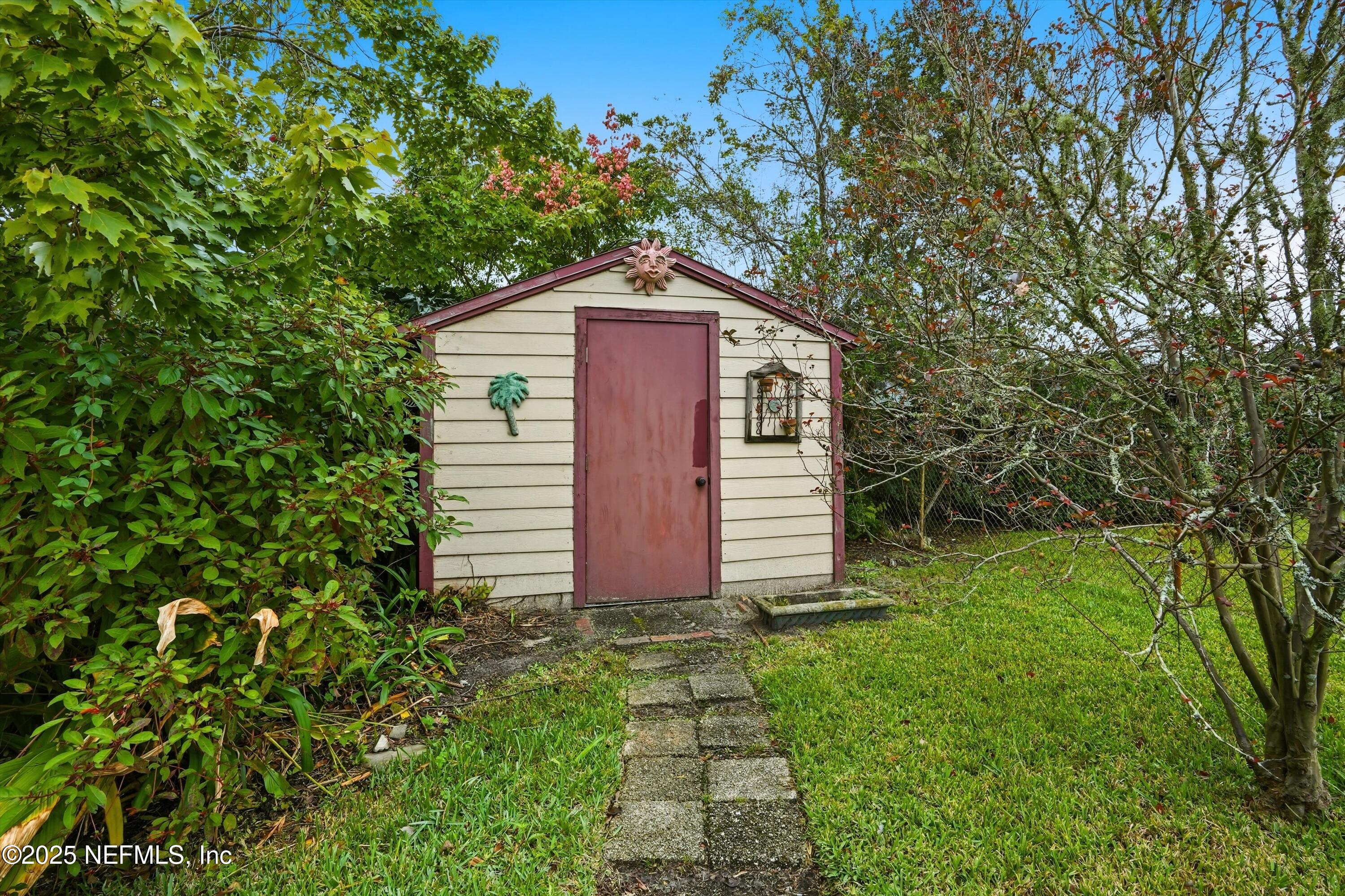 8648 LINCOLNSHIRE Road W