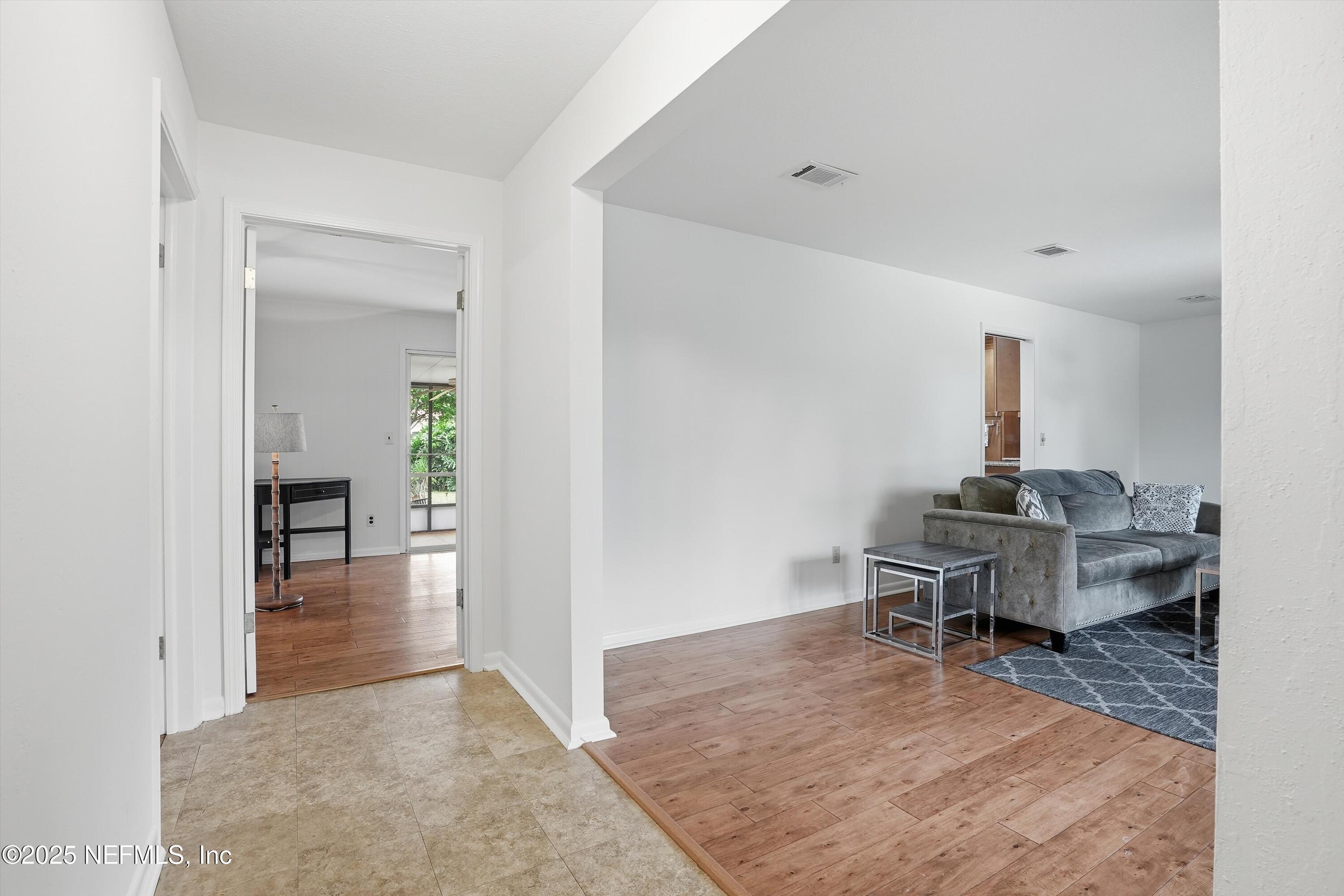 8648 LINCOLNSHIRE Road W