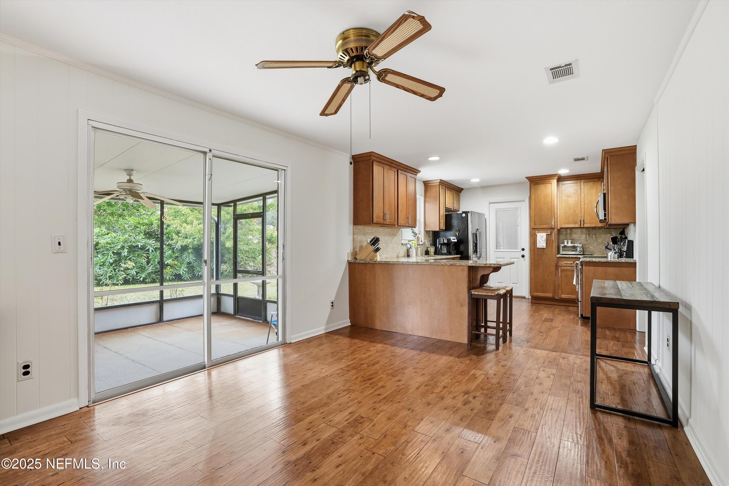 8648 LINCOLNSHIRE Road W