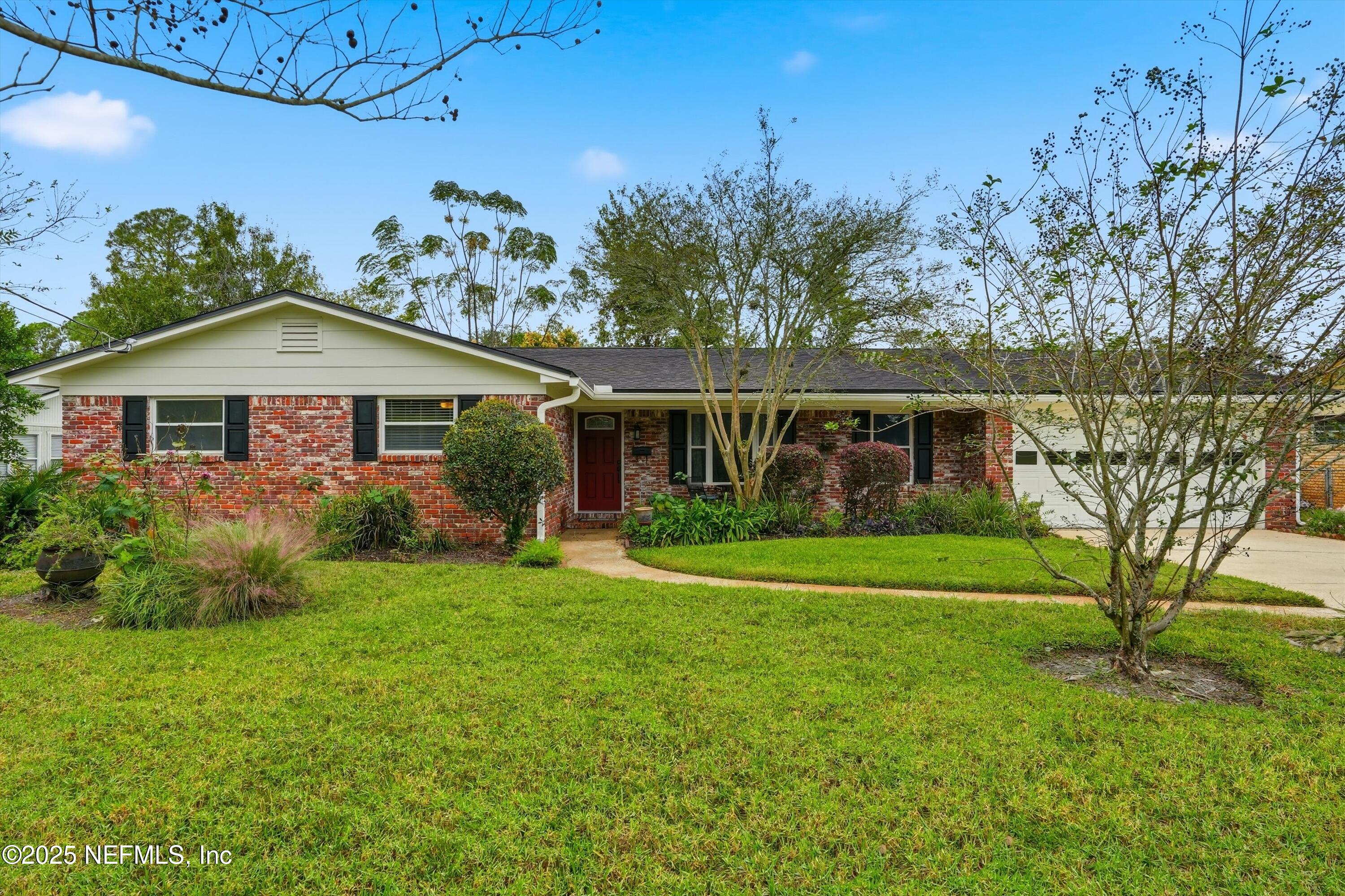 8648 LINCOLNSHIRE Road W