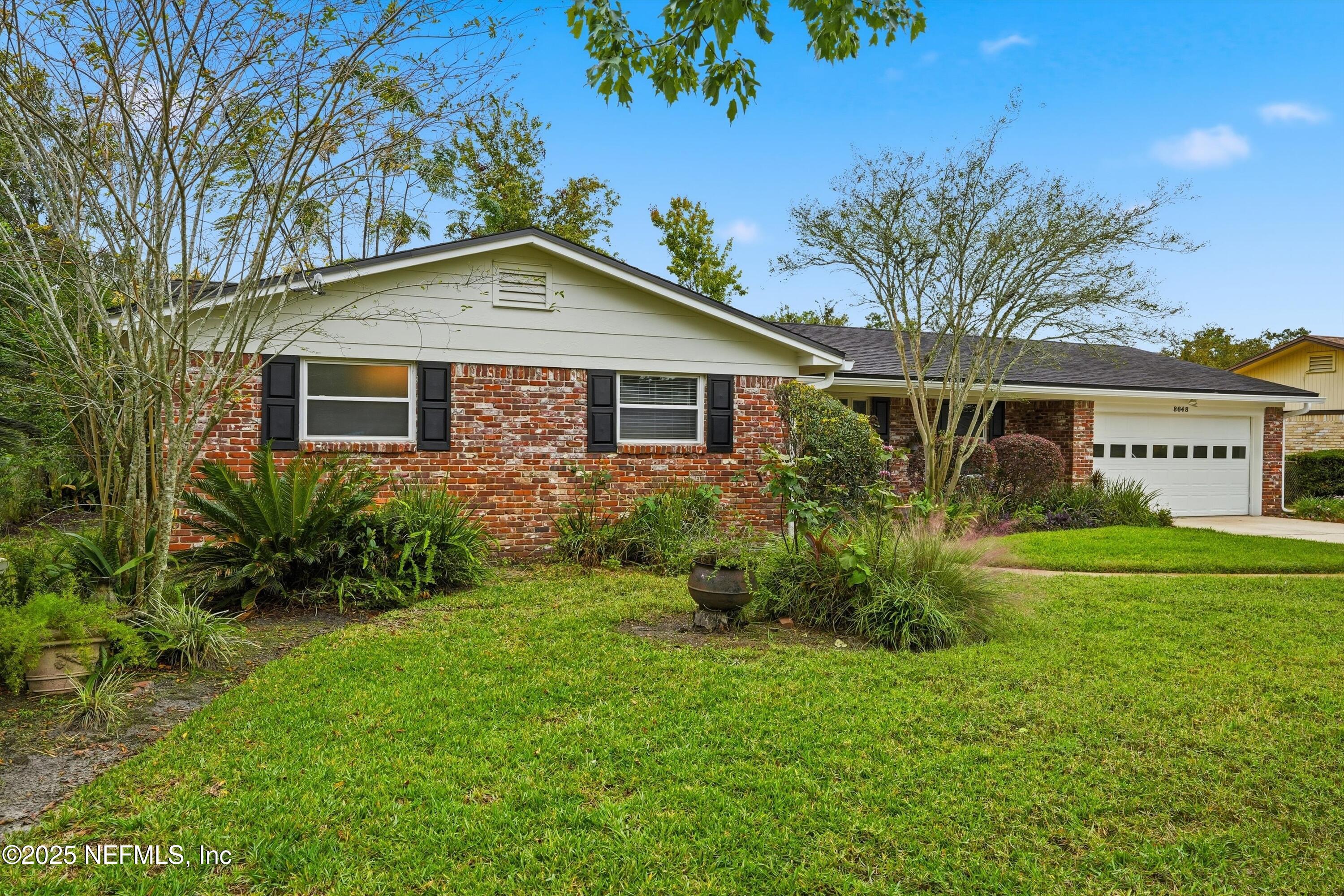 8648 LINCOLNSHIRE Road W