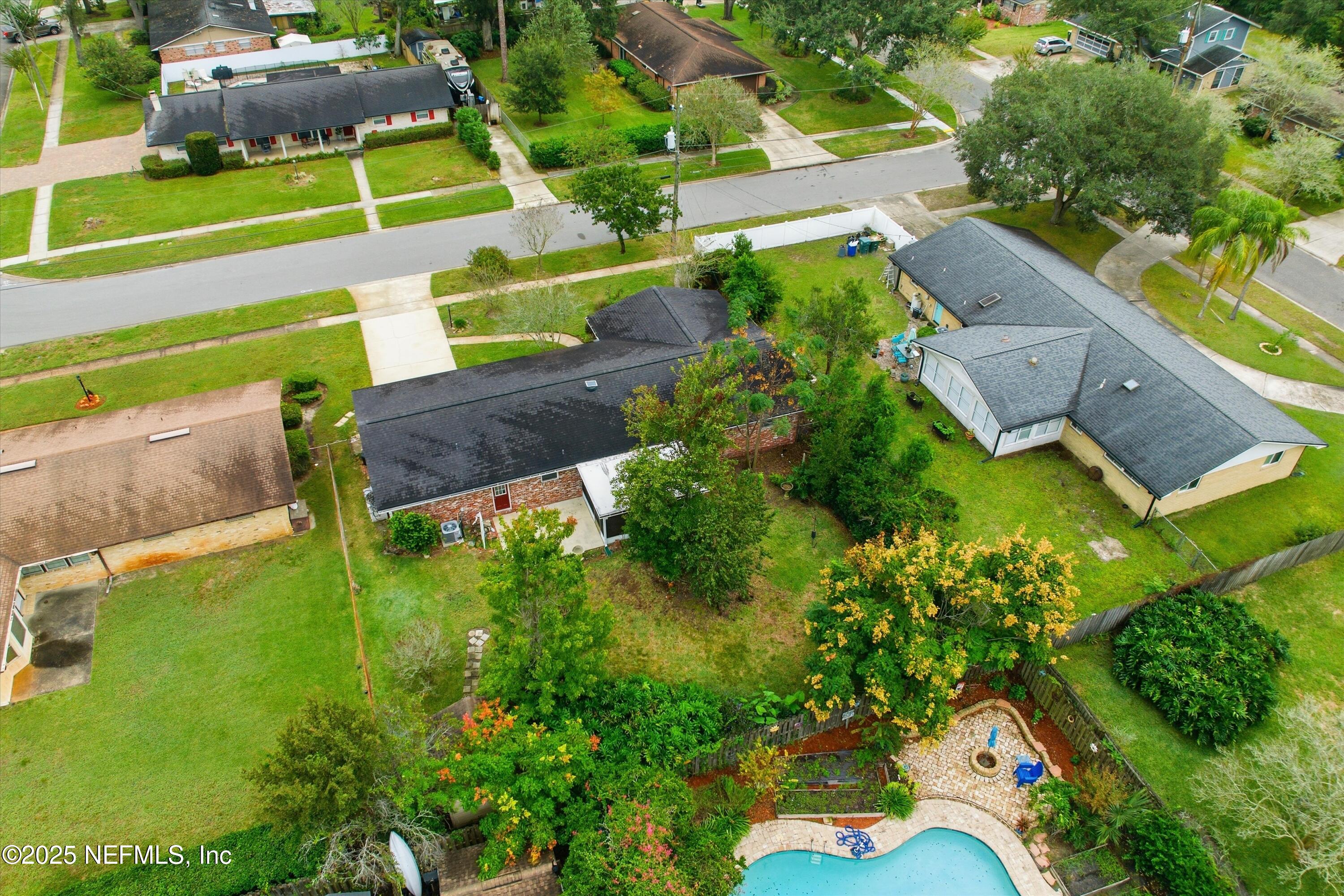 8648 LINCOLNSHIRE Road W