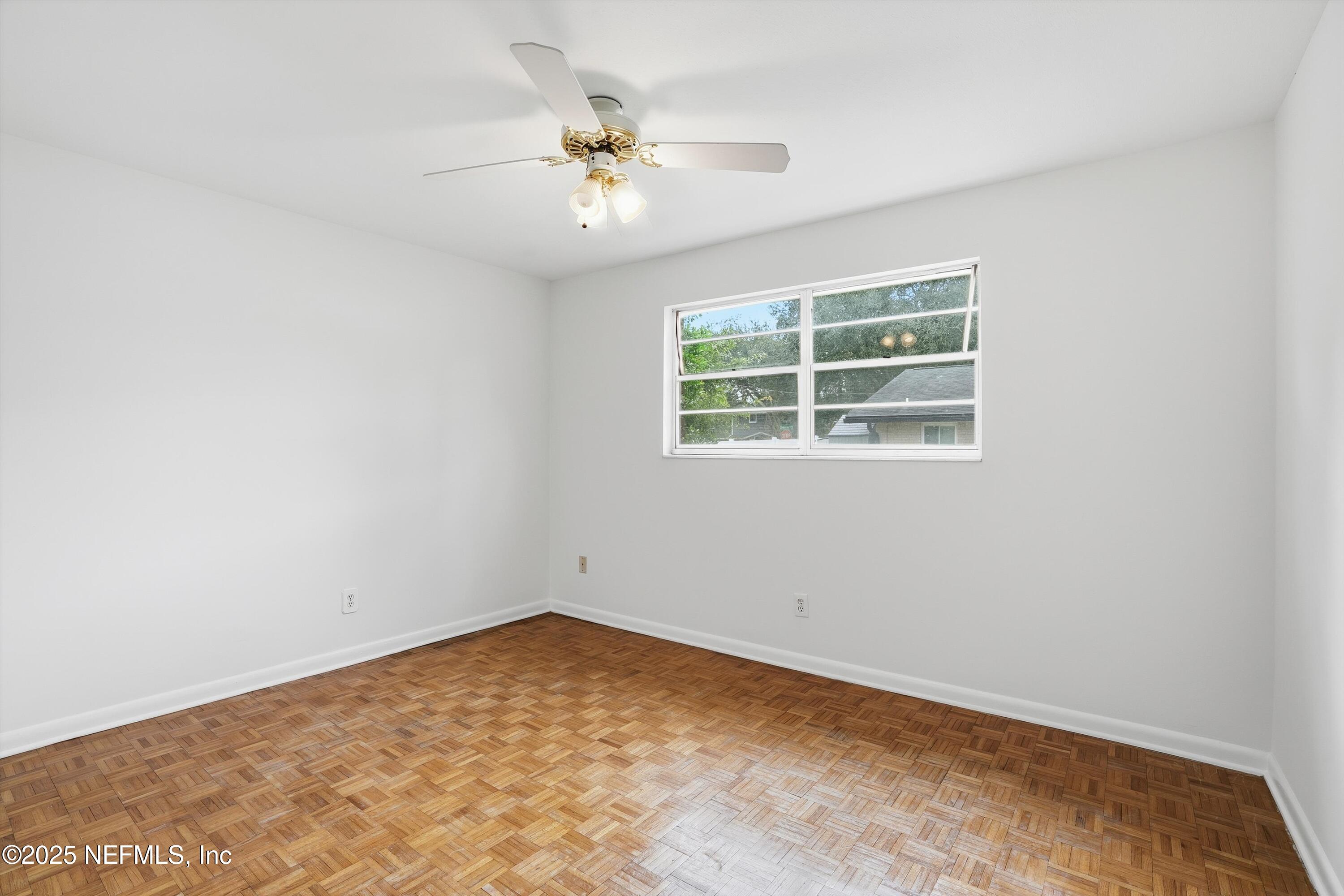 8648 LINCOLNSHIRE Road W