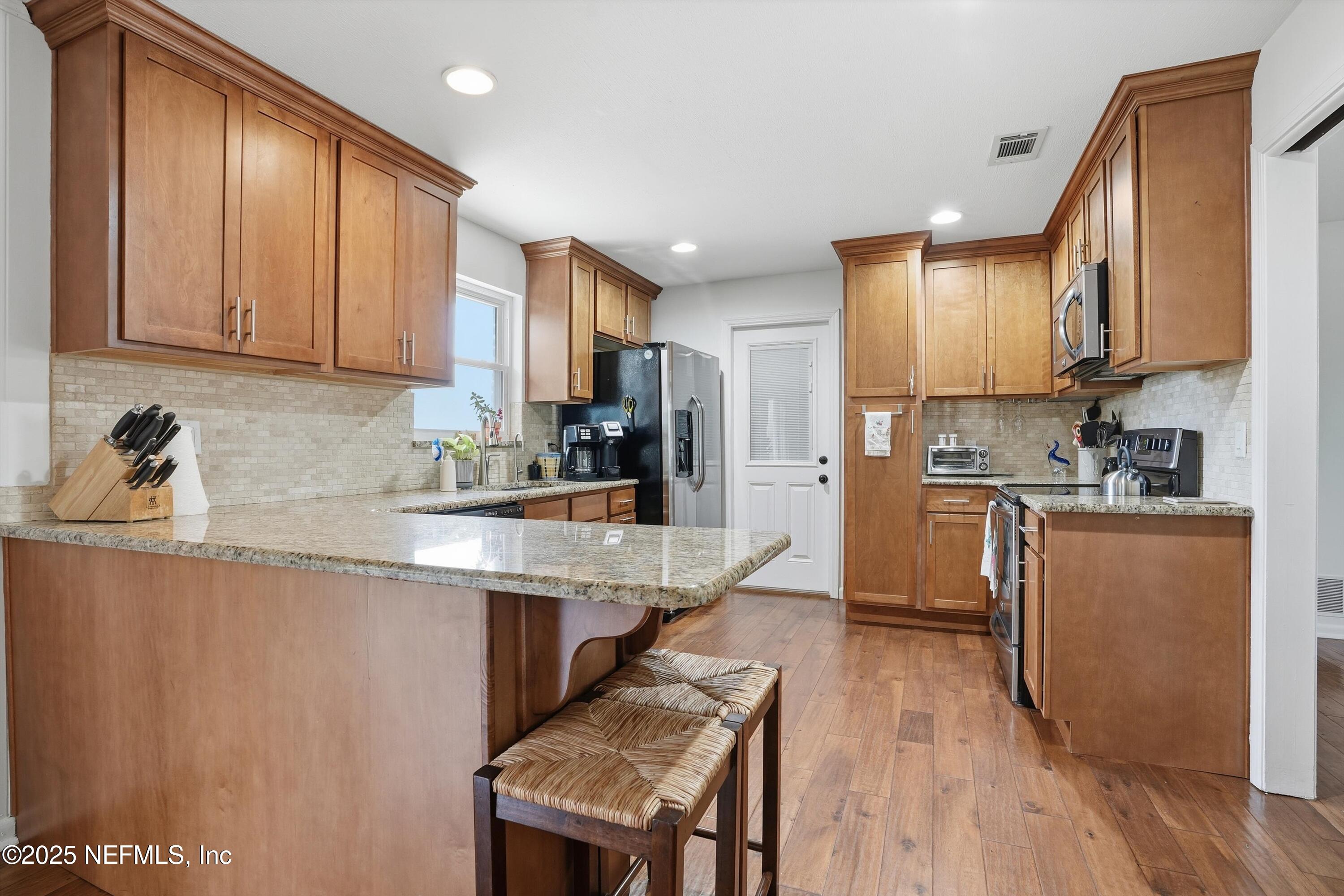 8648 LINCOLNSHIRE Road W