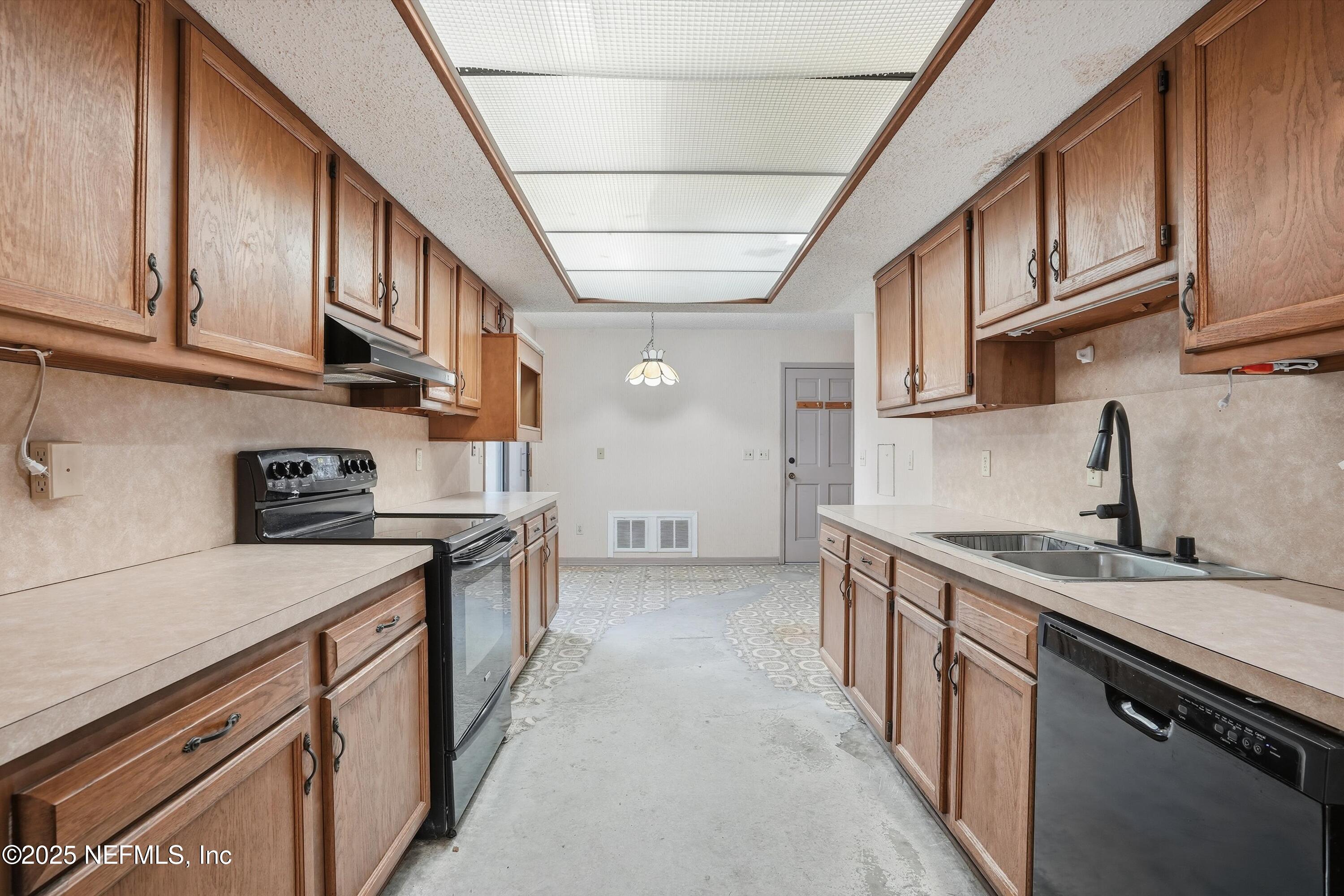 10340 NAKEMA Drive W