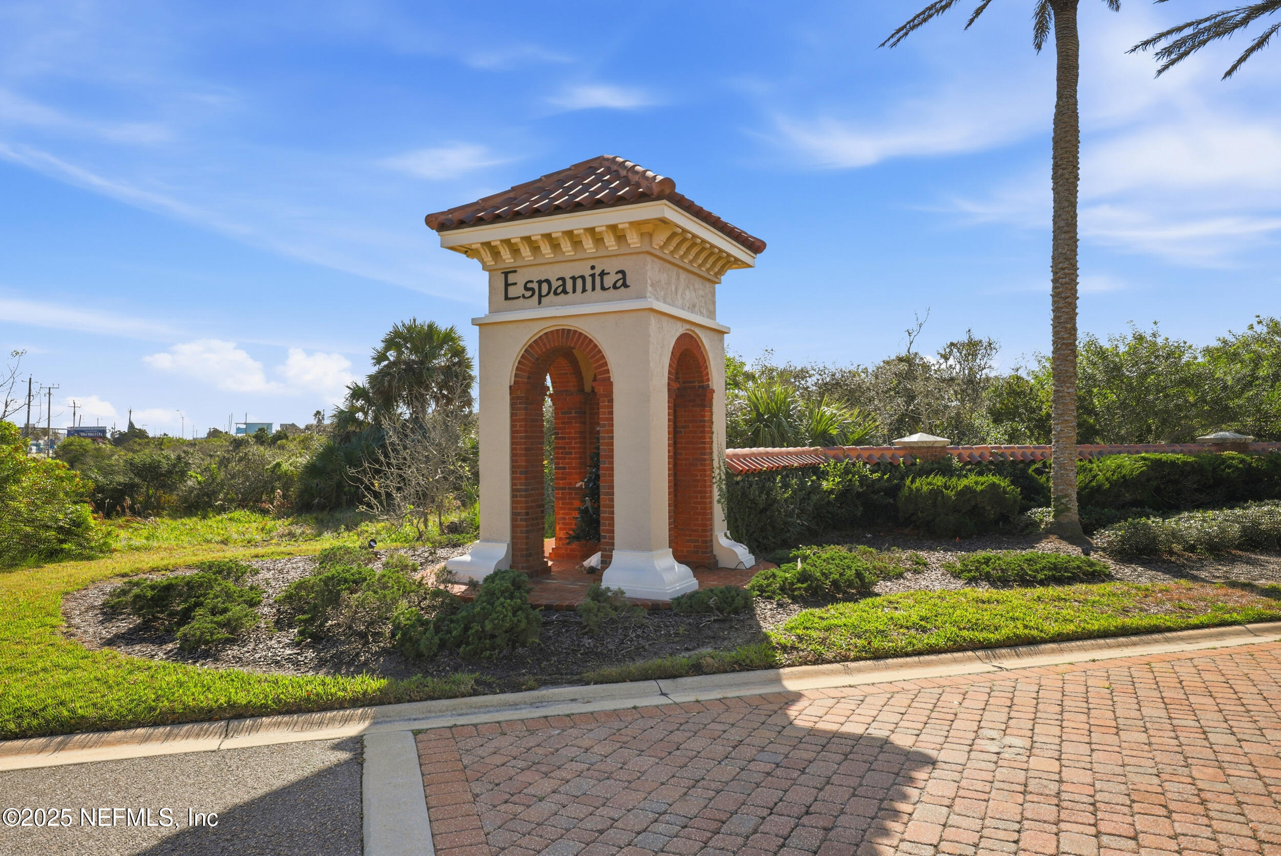 225 N LA CRESCENTA Drive, St. Augustine