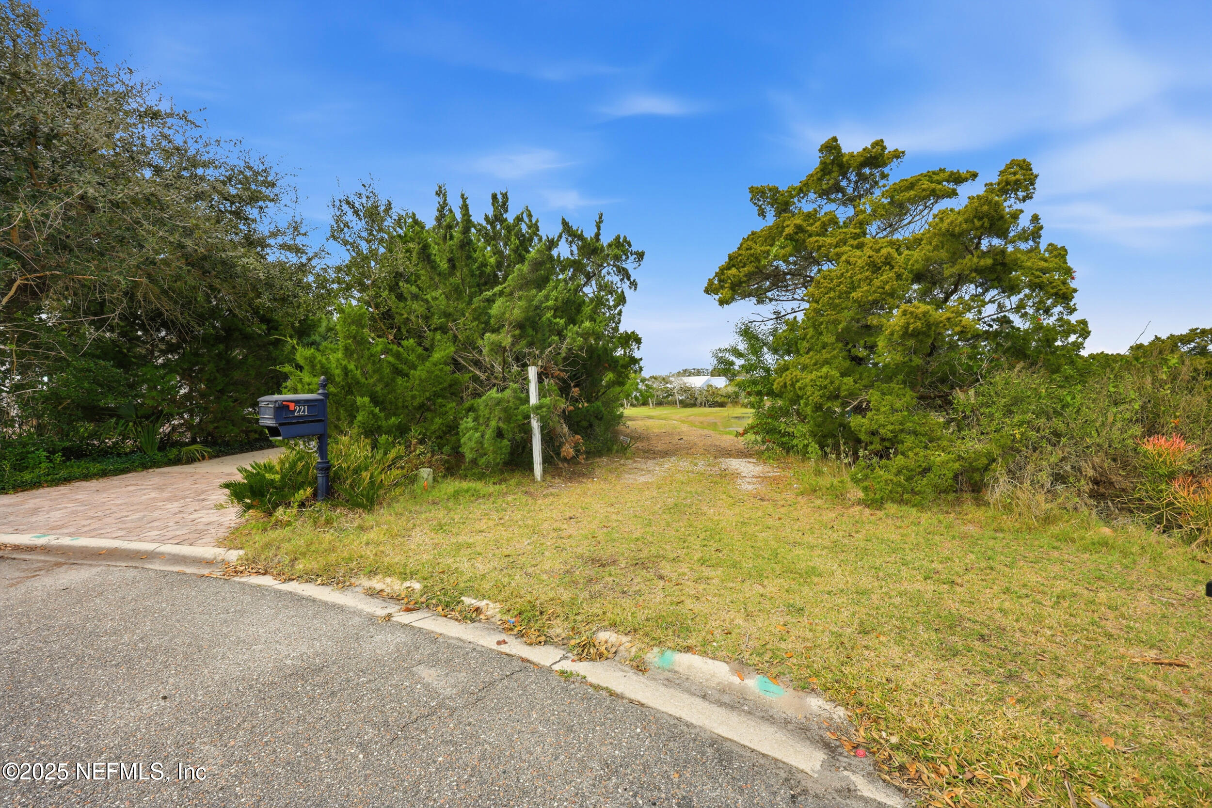 225 N LA CRESCENTA Drive, St. Augustine