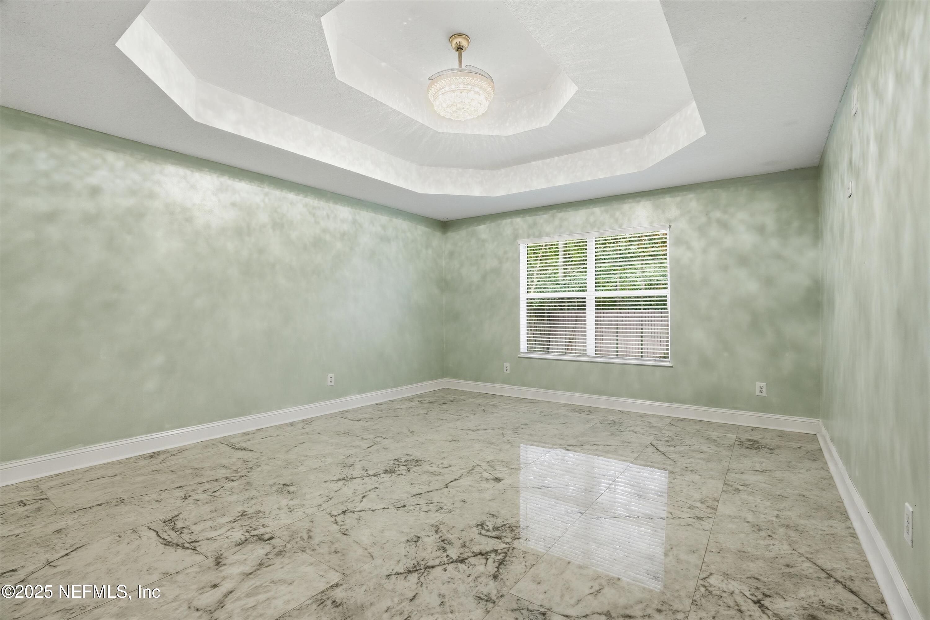 2810 SWEETHOLLY Drive