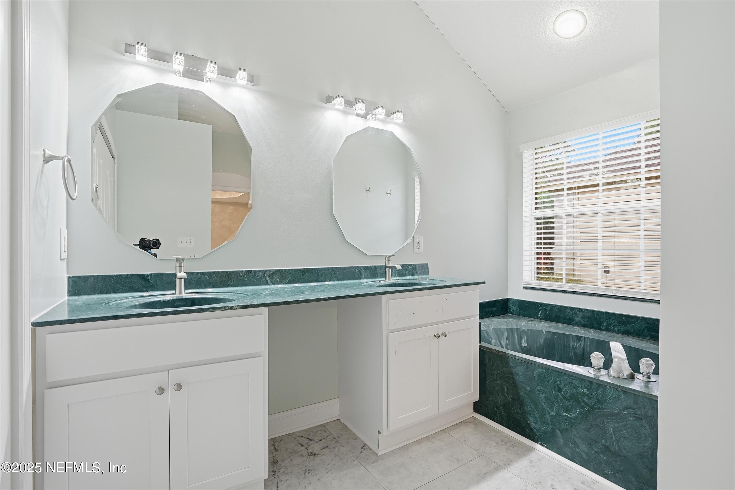 2810 SWEETHOLLY Drive