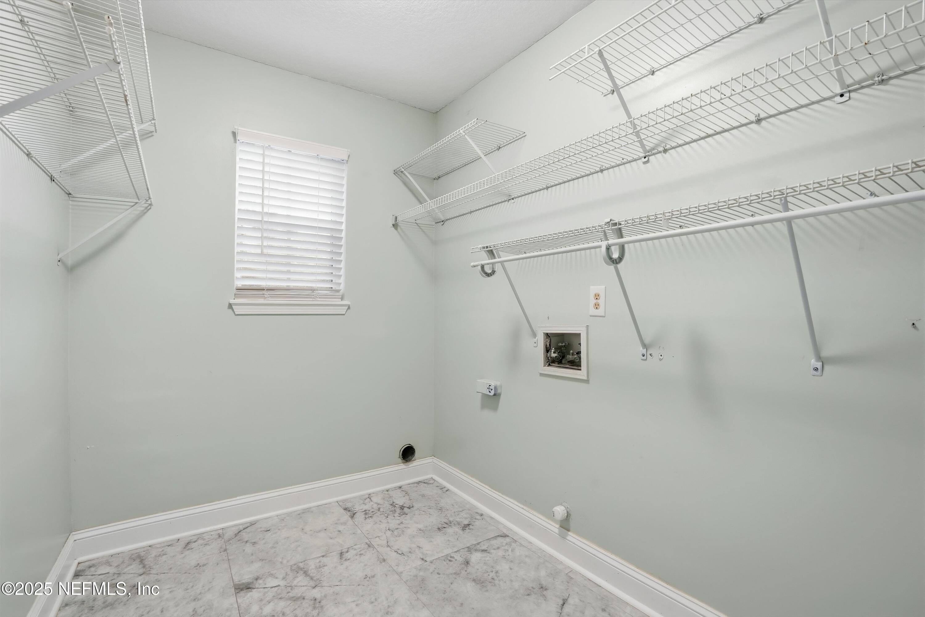 2810 SWEETHOLLY Drive