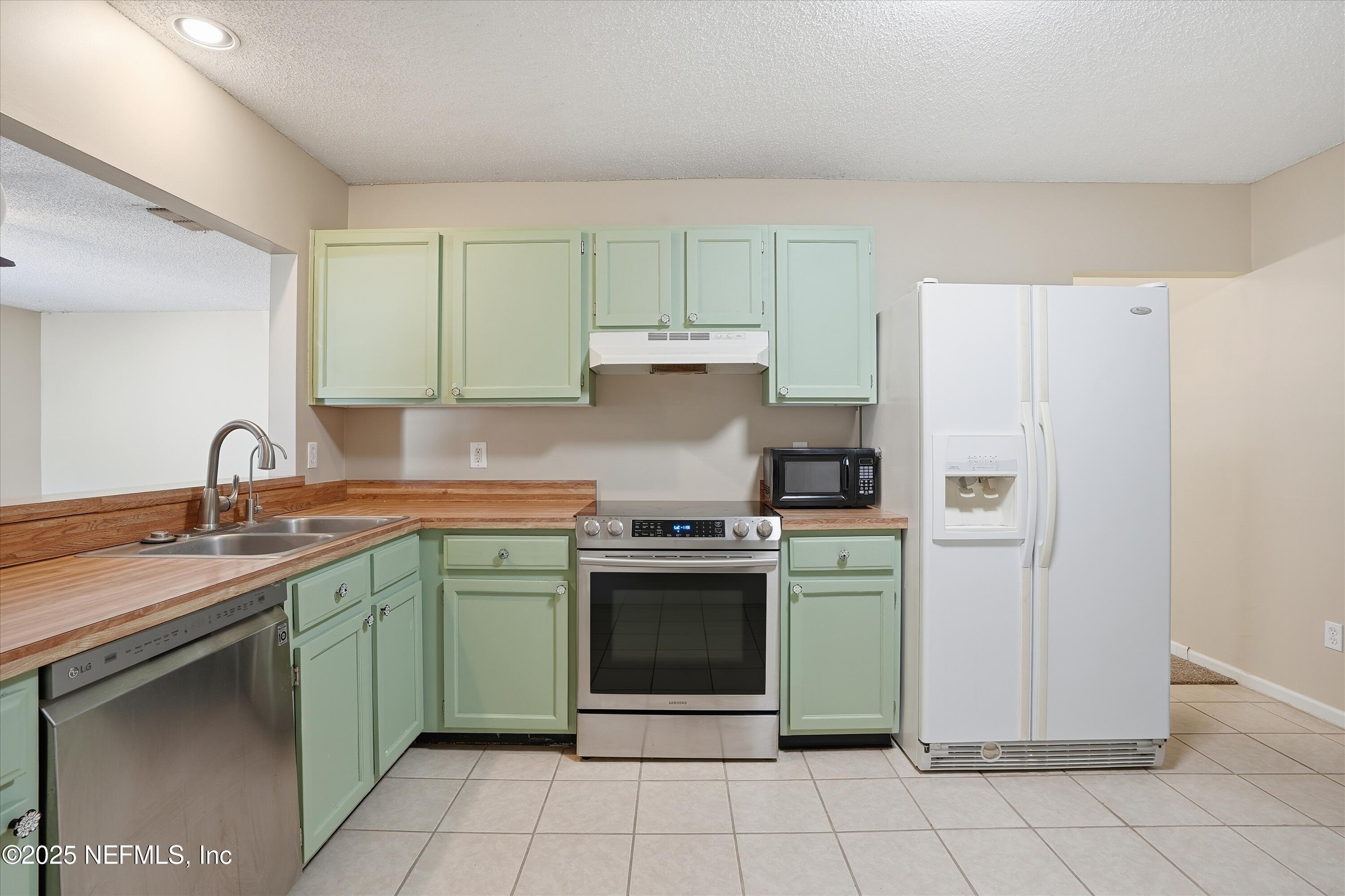 4088 LAURELWOOD Drive