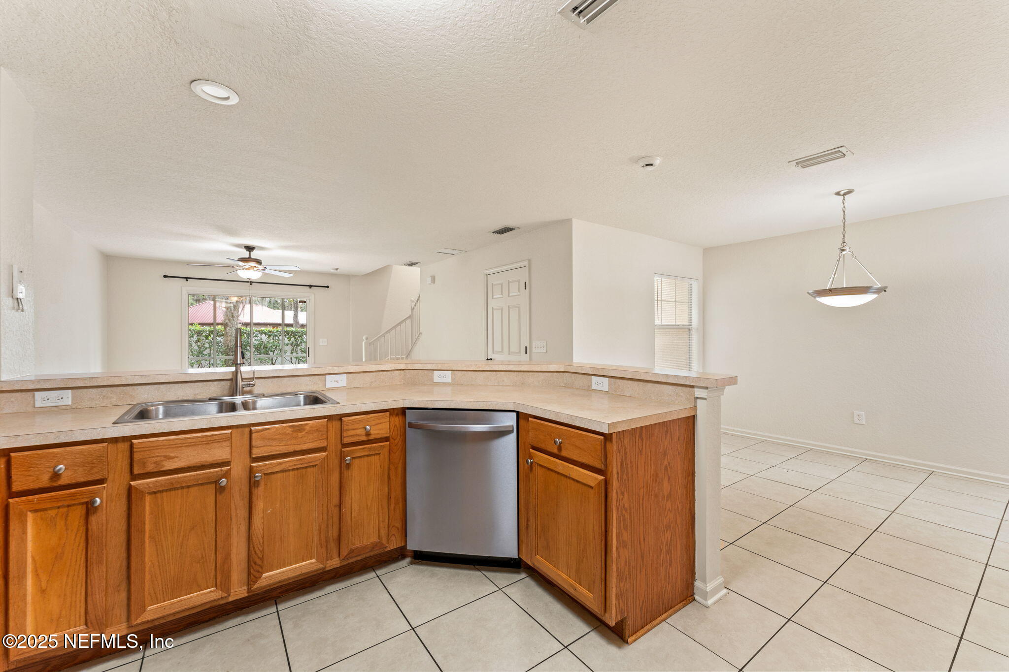 8550 ARGYLE BUSINESS Loop 1602