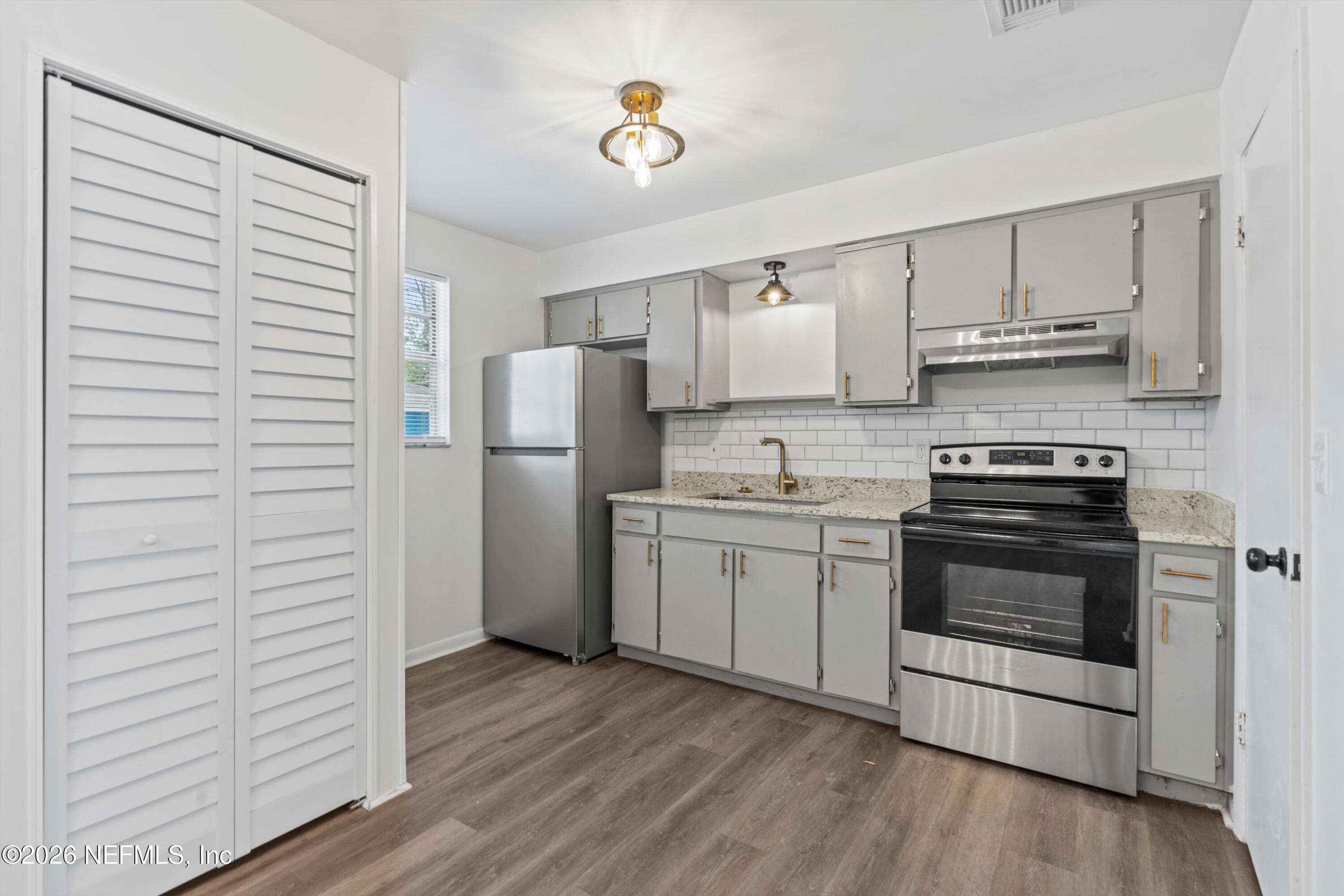 3329 MAYFLOWER Street 3329