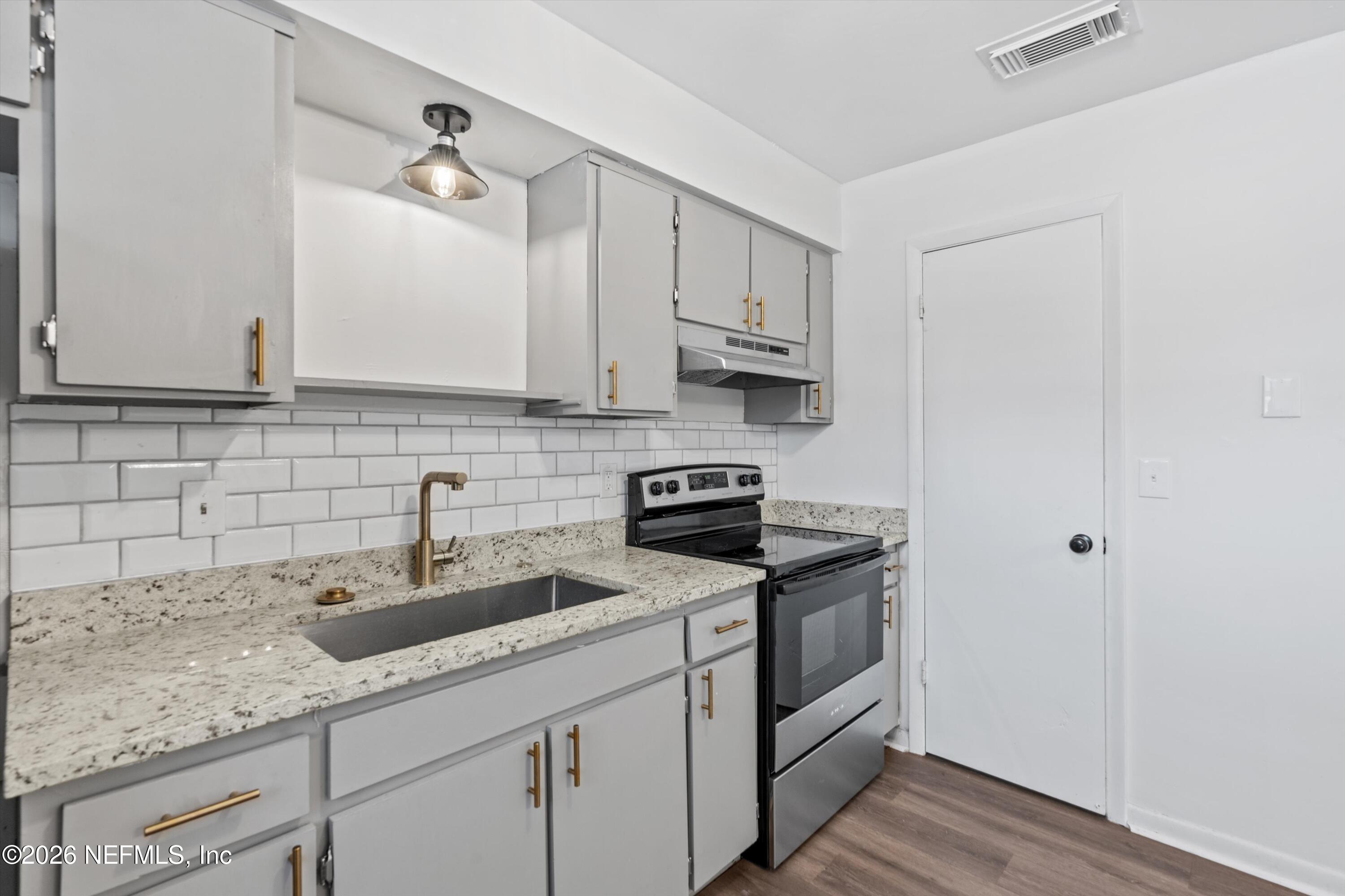 3329 MAYFLOWER Street 3329