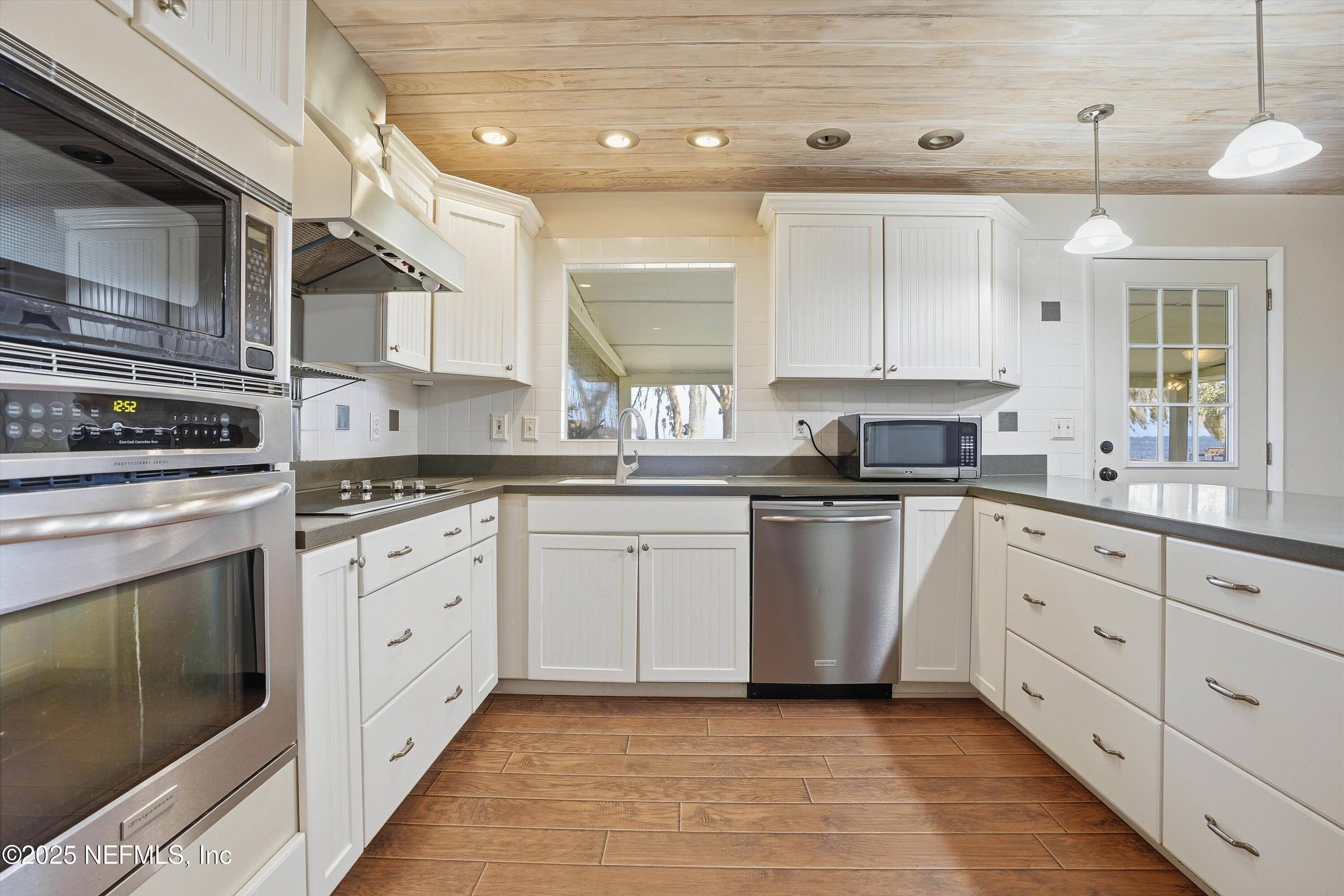 472 CEDAR CREEK Road