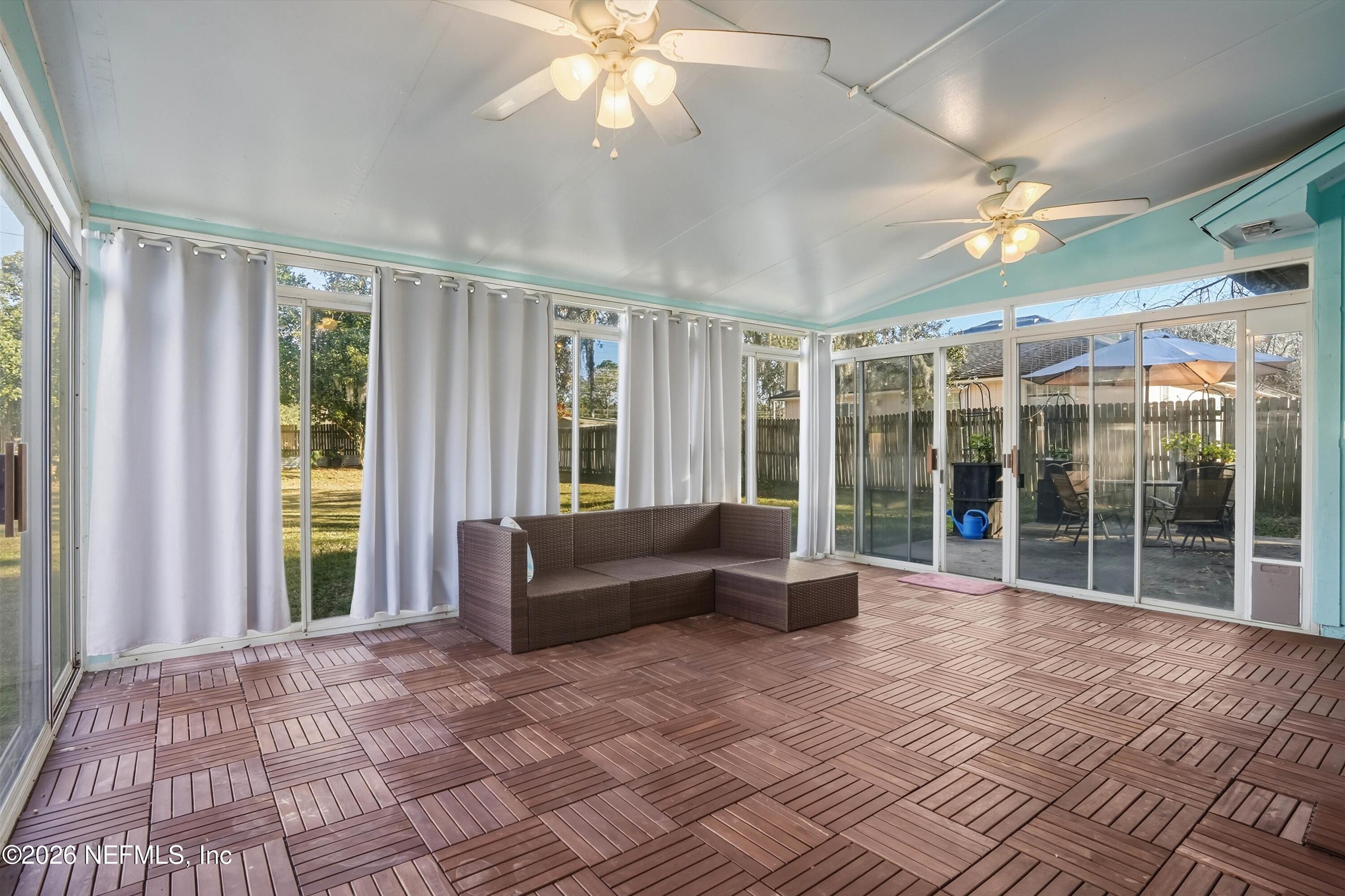 1537 CRABAPPLE COVE Court N