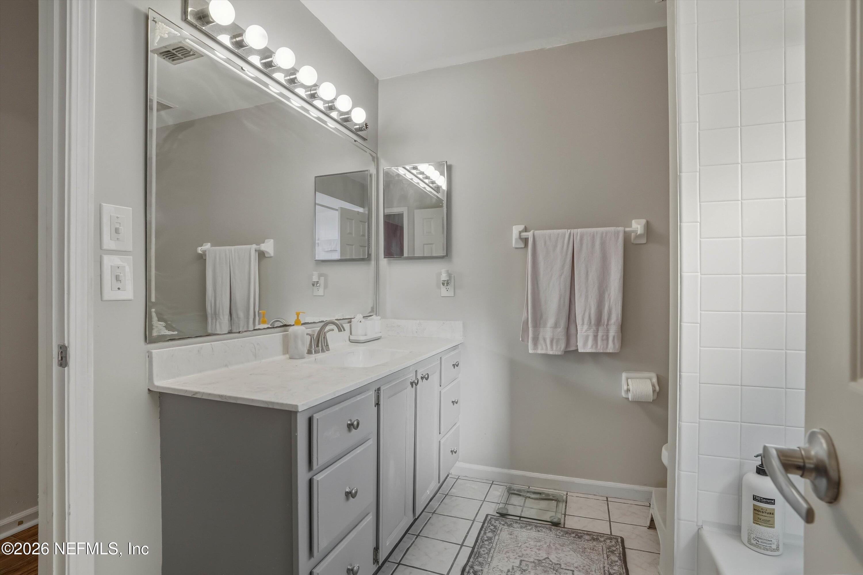 1537 CRABAPPLE COVE Court N